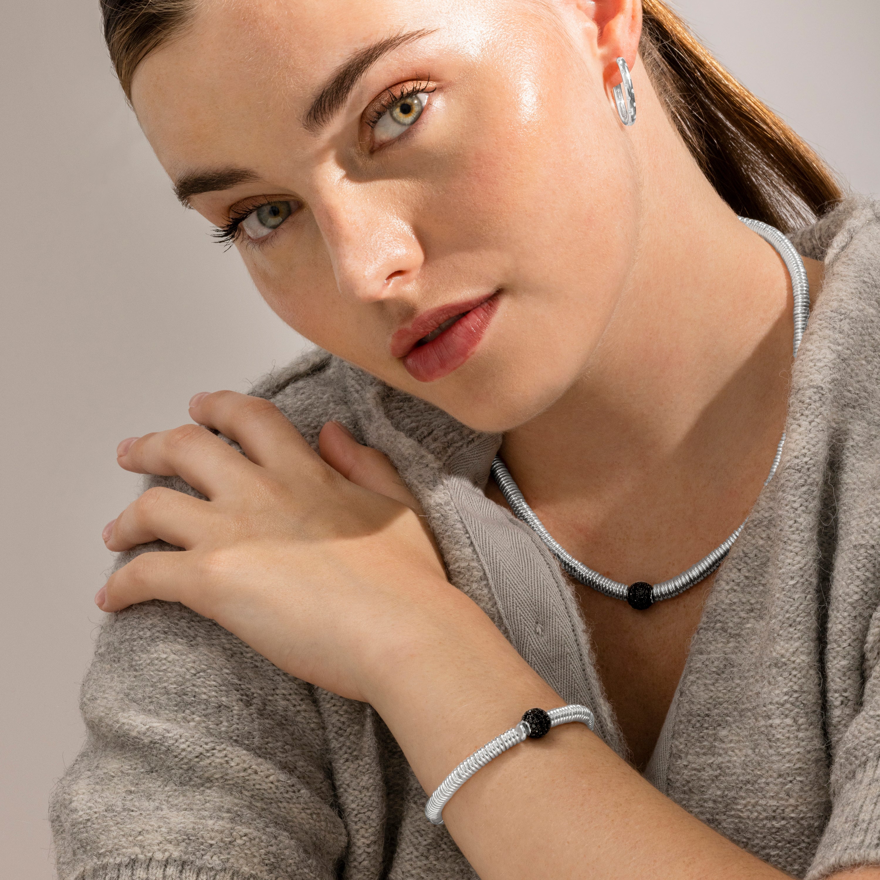 Pulsera de Plata de Ley 925 y Circonita Onix acabado en rodio - Orfi