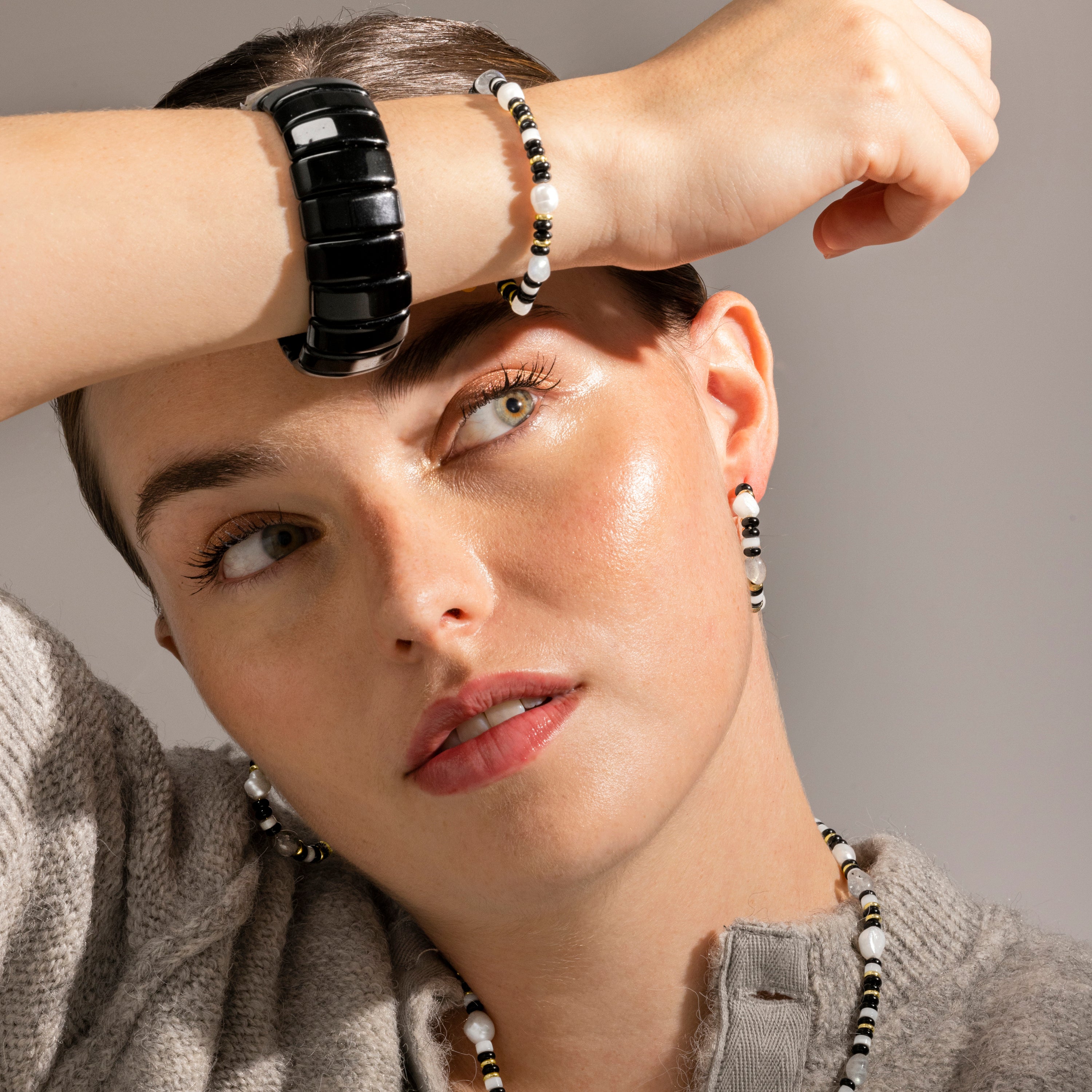 Pulsera de Plata de Ley 925 y Onix acabado oro 18k - Nanys