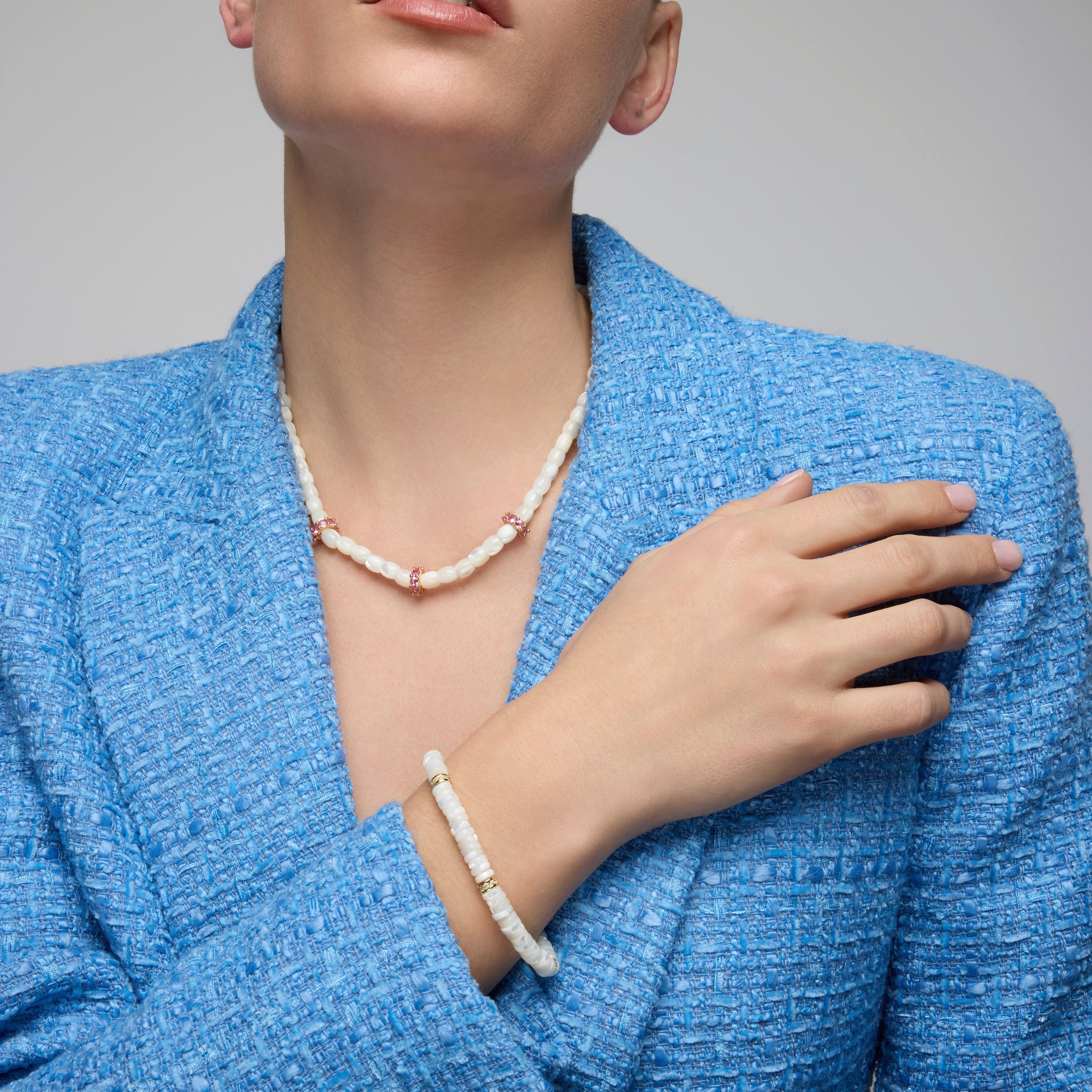 925er Sterling Silberarmband mit weißer Perlmutt-Oberfläche in 18k Gelbgold - Fyro