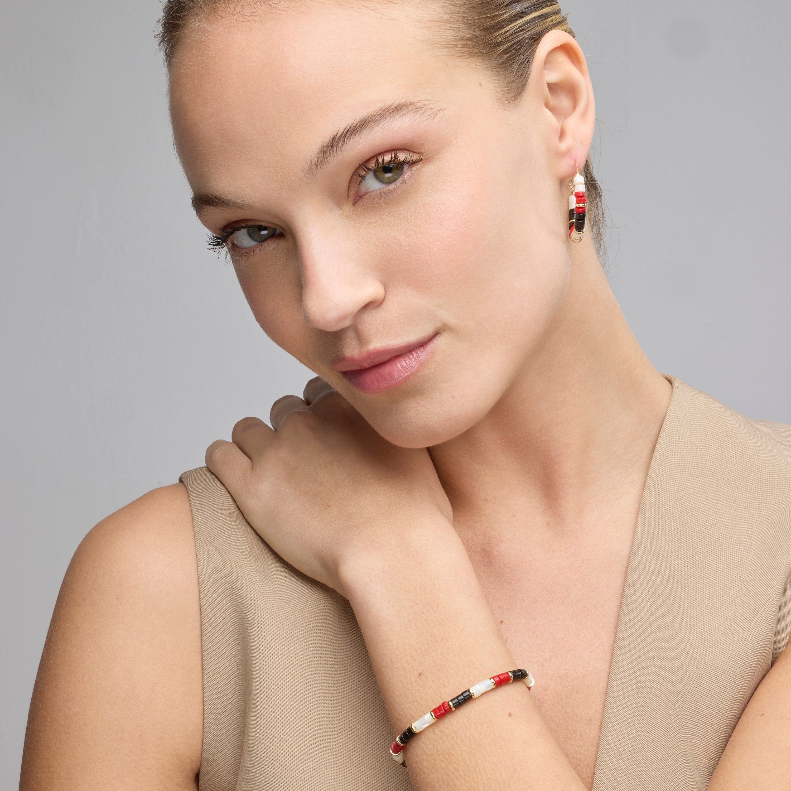Pulsera de Plata de Ley 925 y Coral acabado oro amarillo de 18k - Siraba