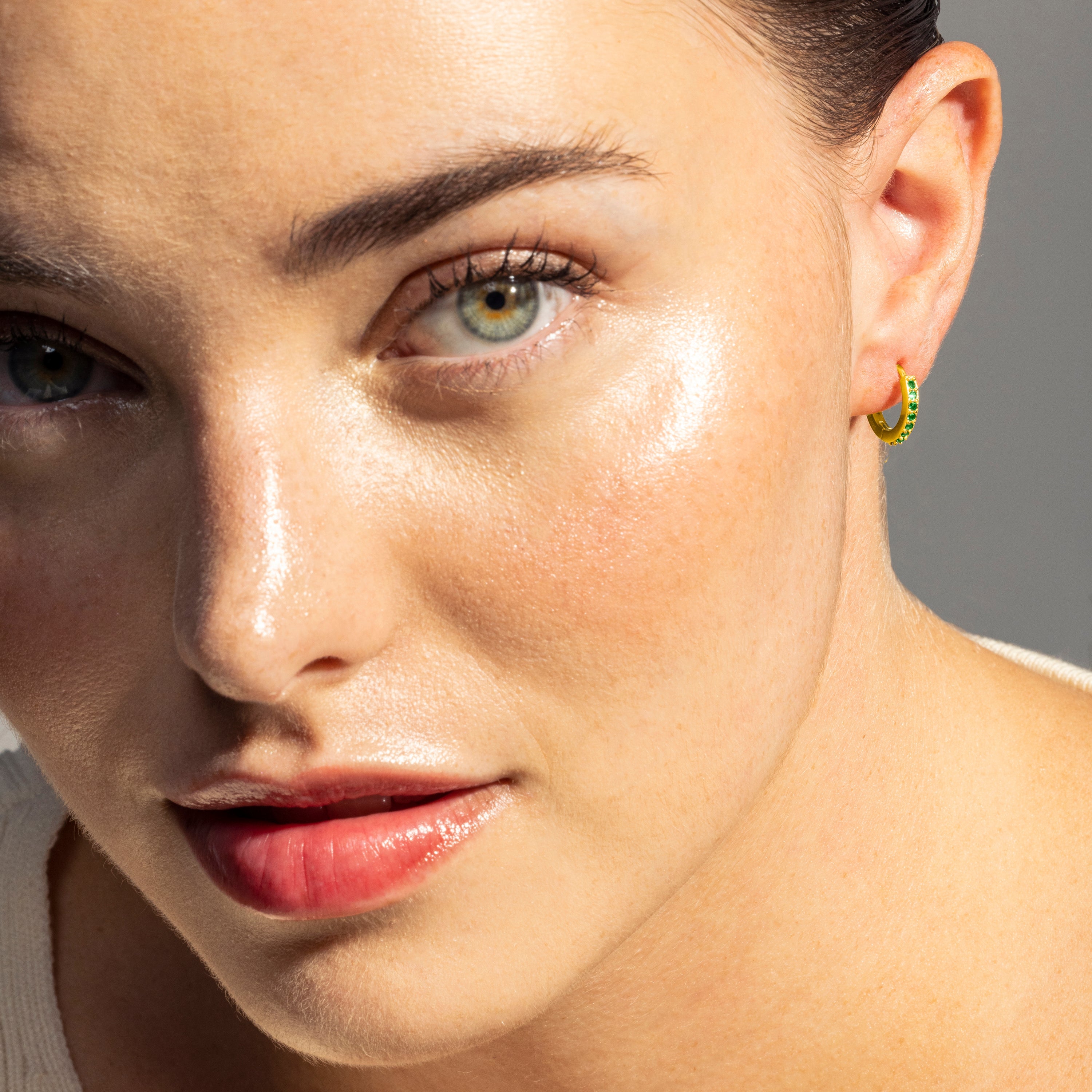 925 Sterling Silver Earrings with Emerald Zirconia finished in 18K yellow gold - Valarys
