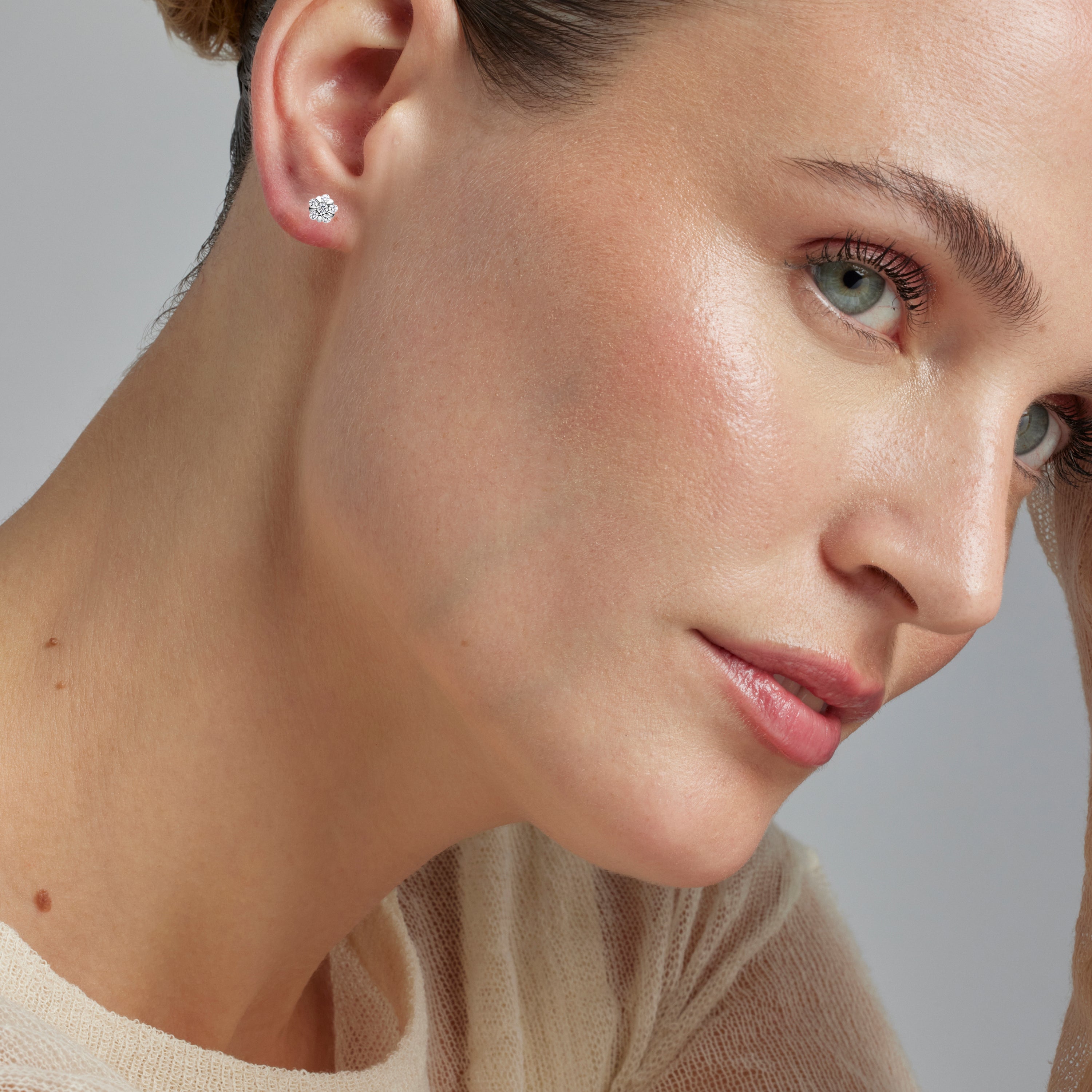 925 Sterling Silver Earrings with Brilliant Zirconia finished in Rhodium - Uhkar
