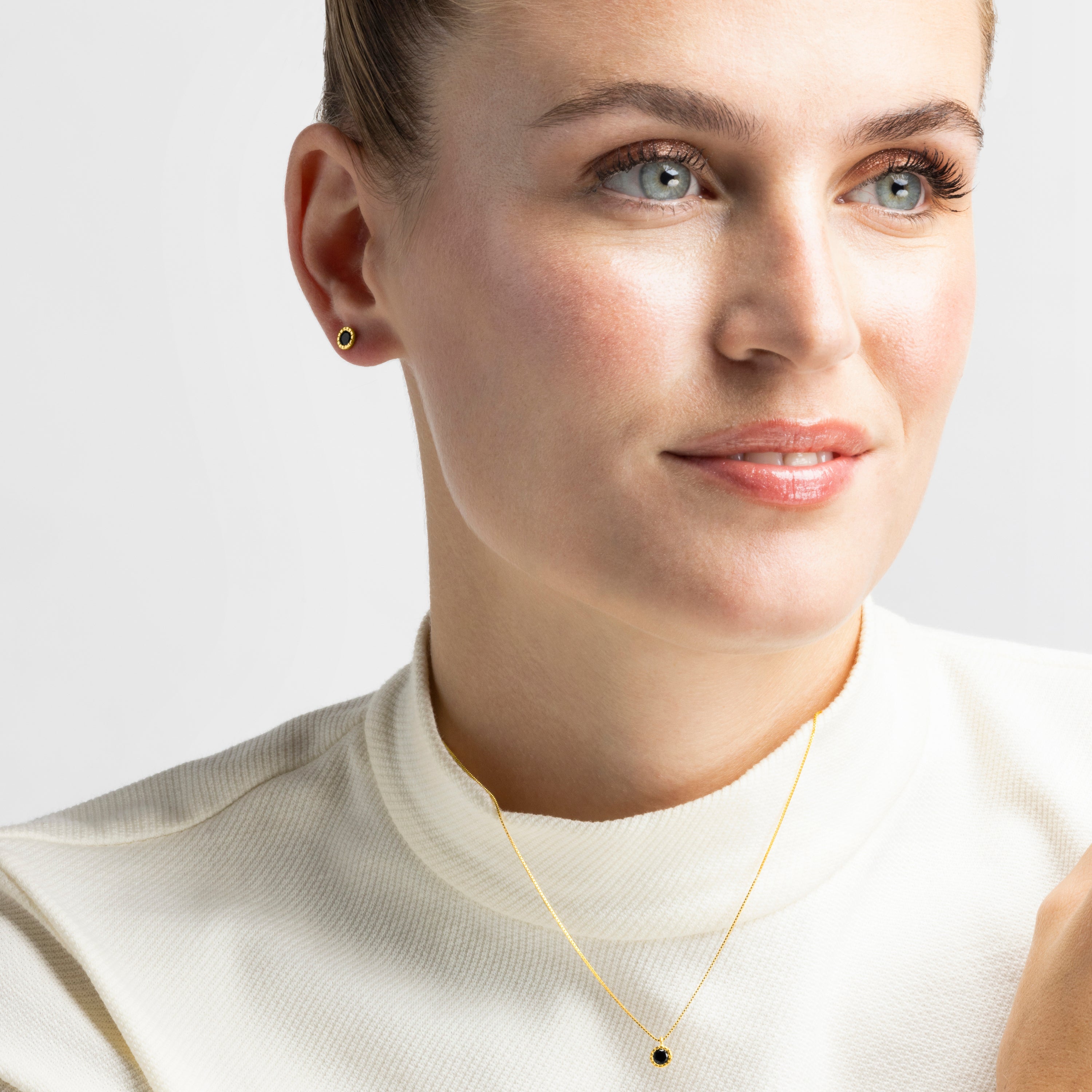 Zilveren 925 oorbellen met Onyx zirconia afgewerkt in 18K geelgoud - Naadim