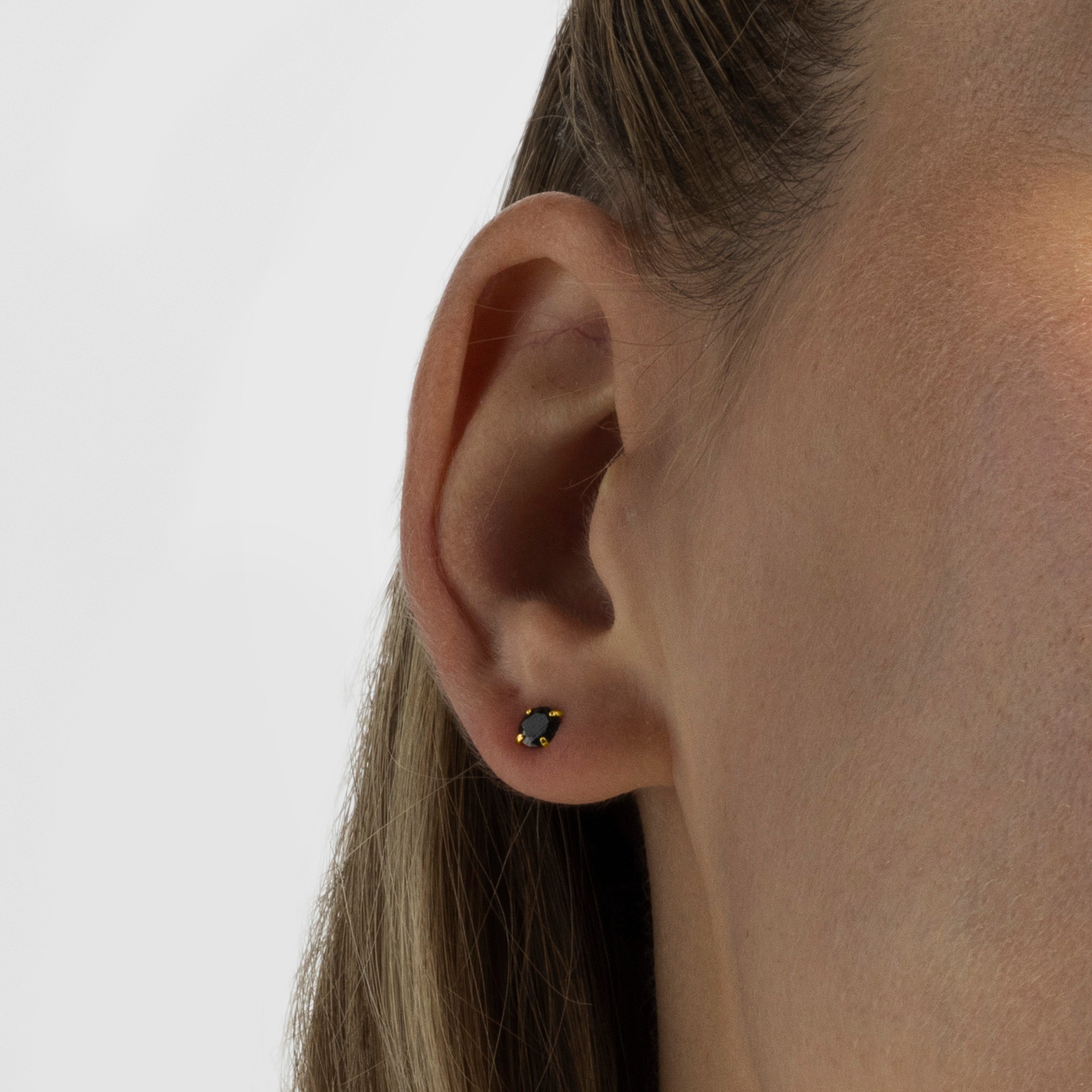 925 Sterling Zilveren Oorbellen met Onyx Zirkonia afgewerkt in 18K Geelgoud - Otieno