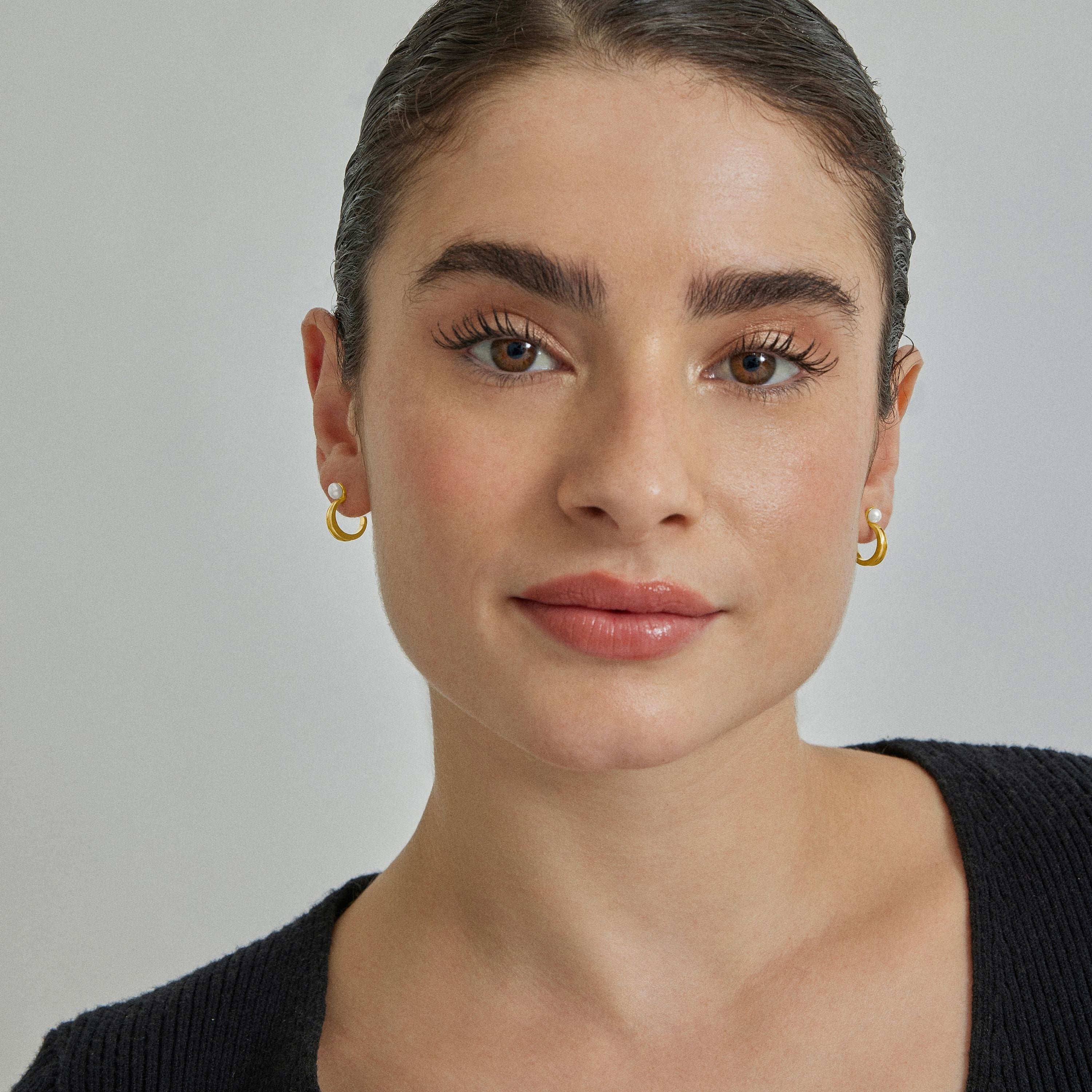 Pendientes de Plata de Ley 925 con Perla Blanca acabados en oro amarillo 18K - Nazta