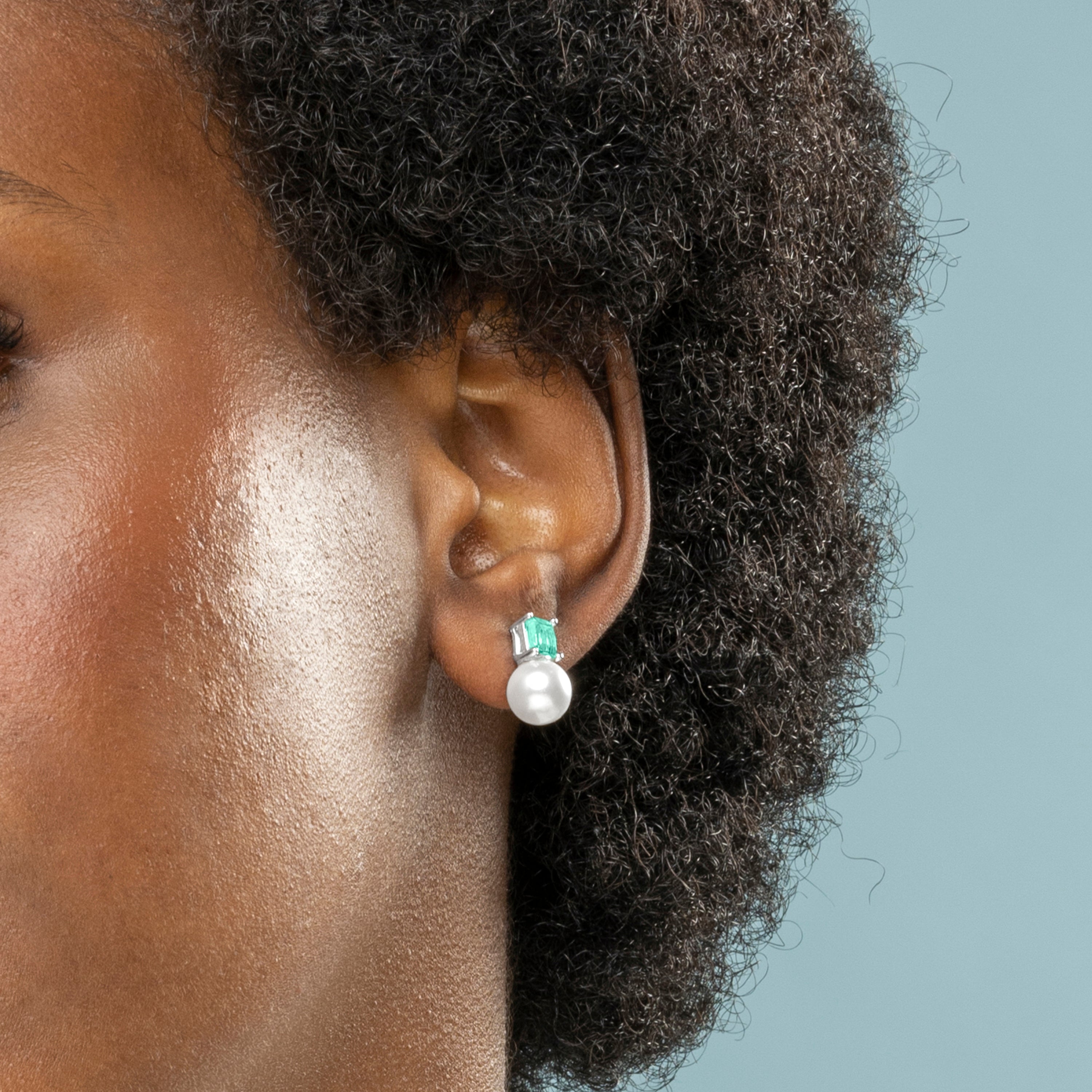 925 Sterling Silver Earrings with Emerald Zirconia finished in rhodium - Amvis