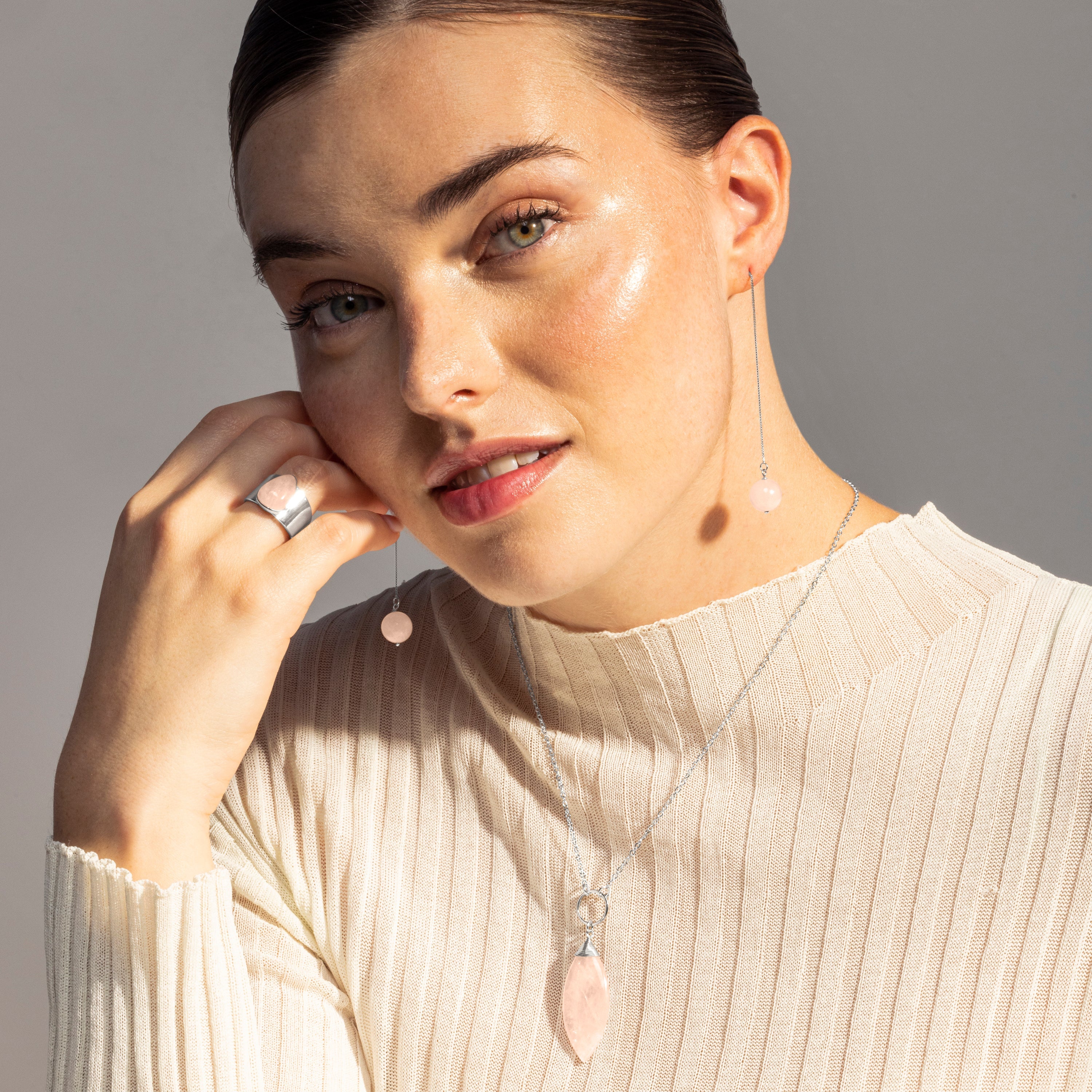 Orecchini in Argento Sterling 925 con Quarzo Rosa finiti in rodio - Kenitna