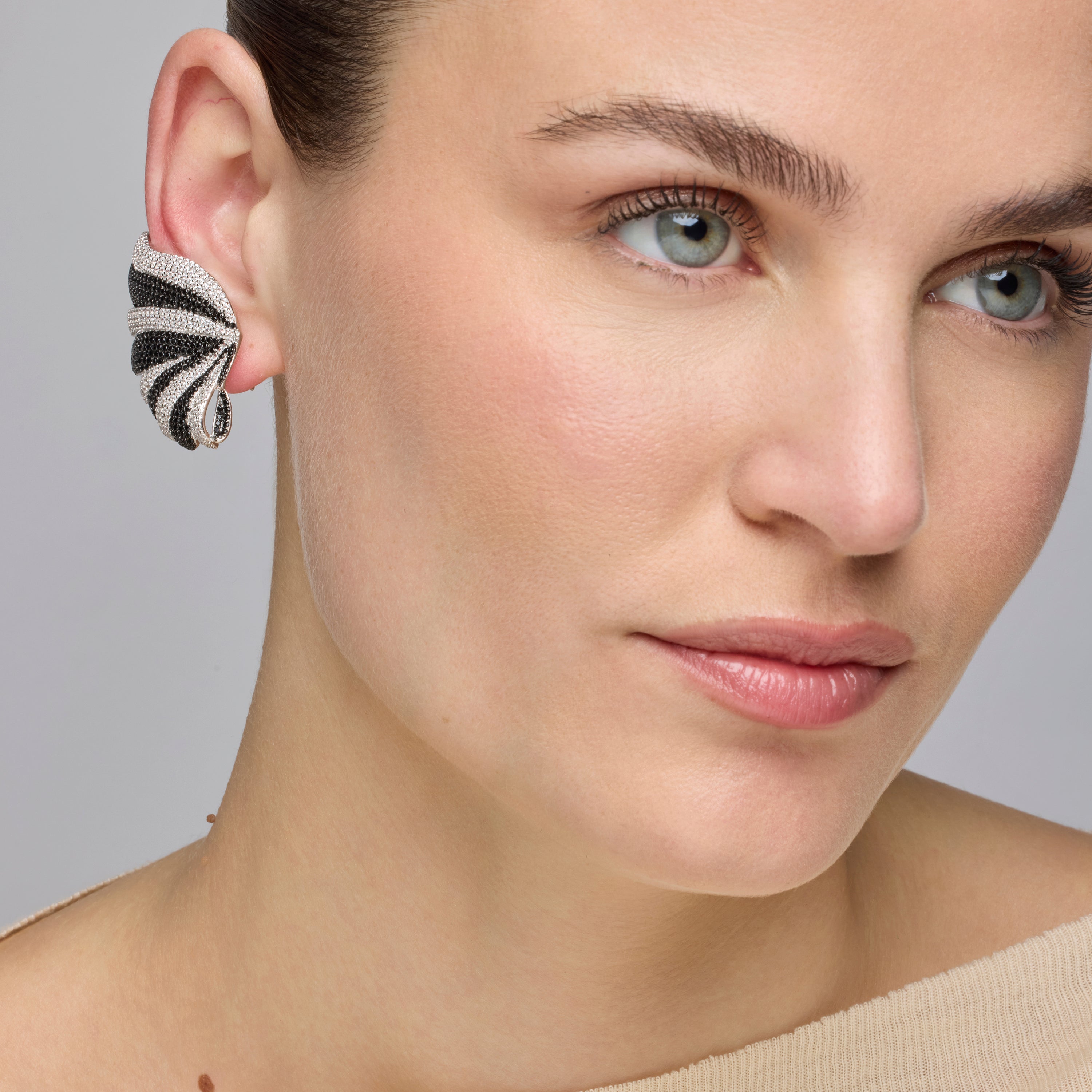 925 Sterling Silver Earrings with Onyx Zirconia and Rhodium Finish - Lorwe