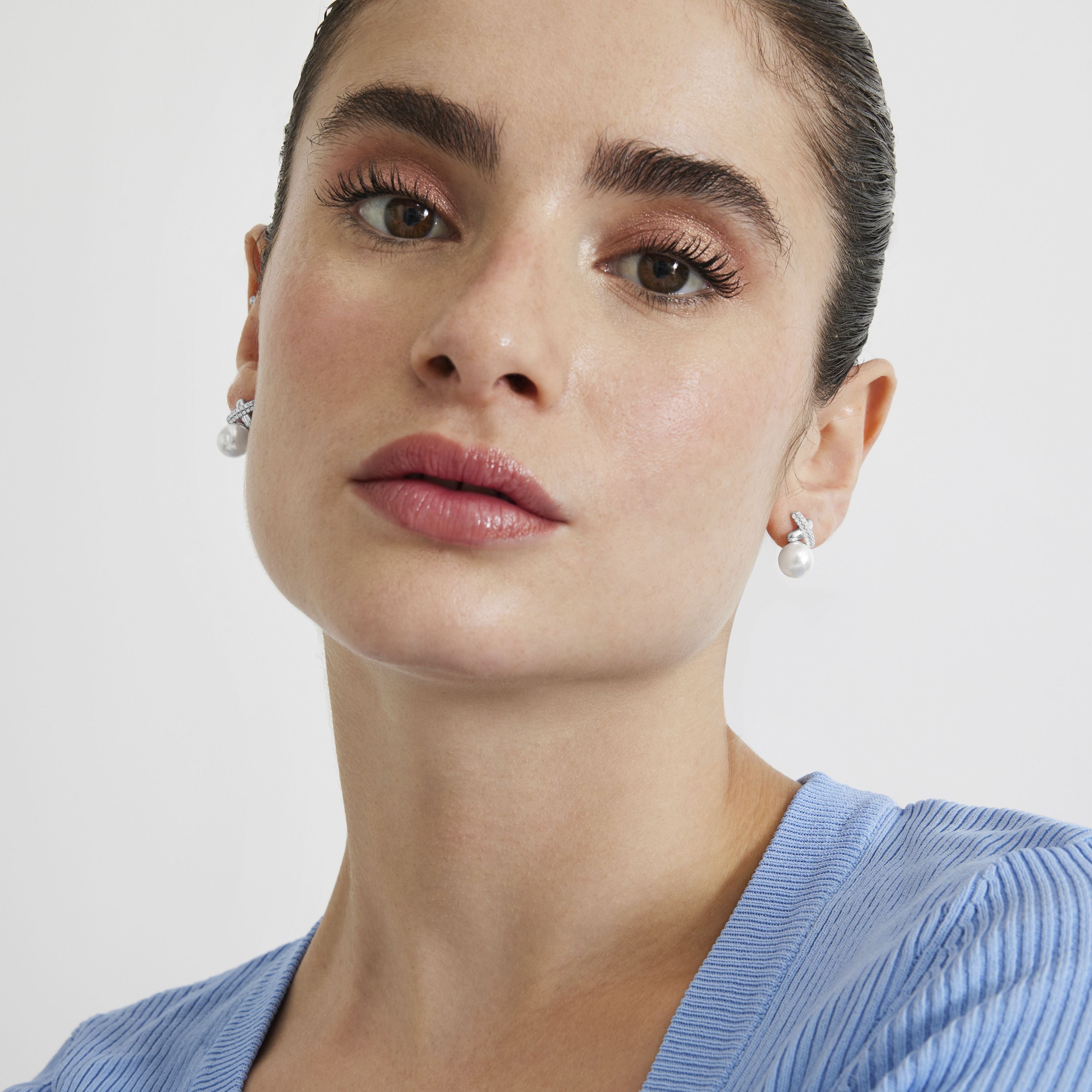 Orecchini in Argento Sterling 925 con Perla Bianca finiti in rodio - Geyah