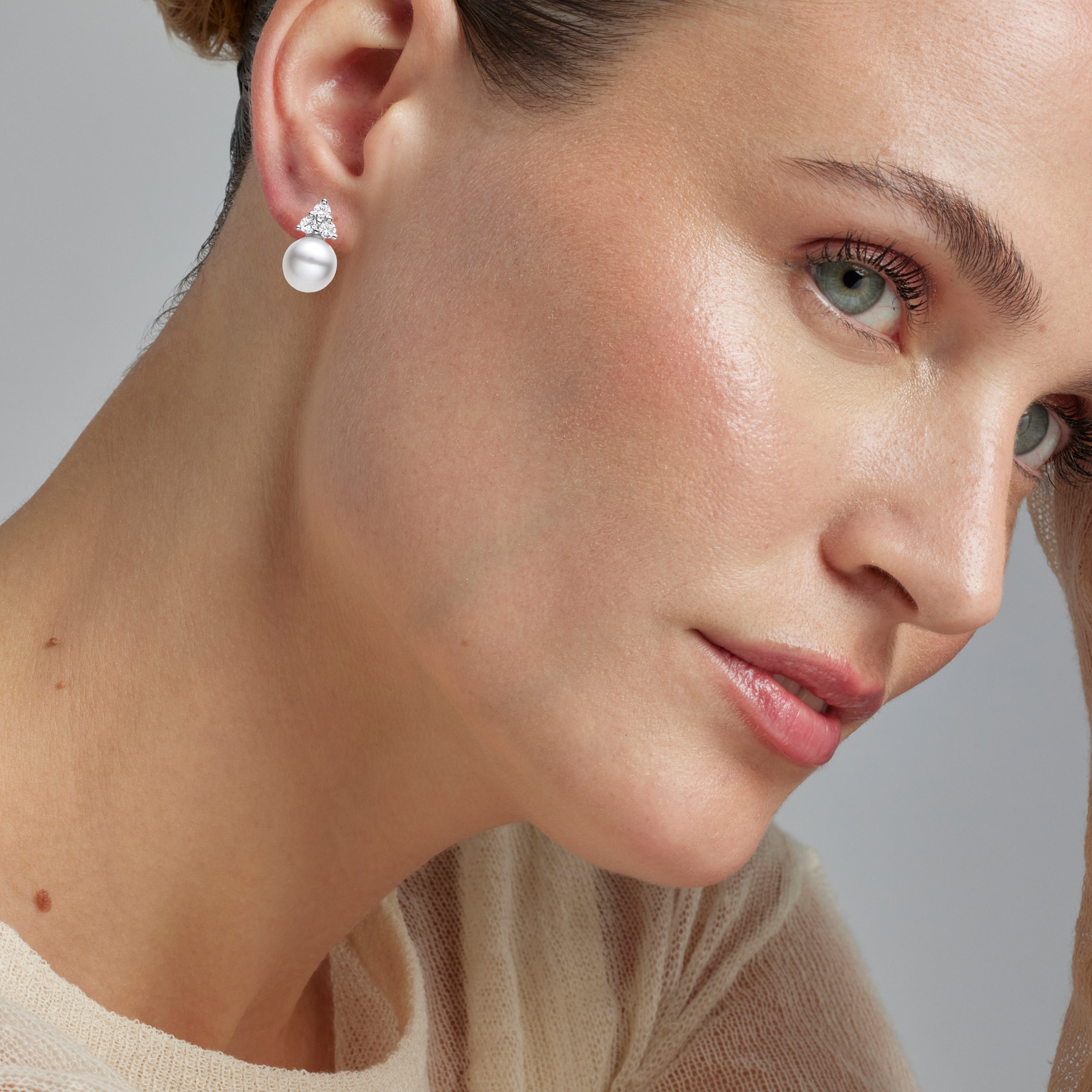Orecchini in Argento Sterling 925 con Perla Bianca finiti in rodio - Aila