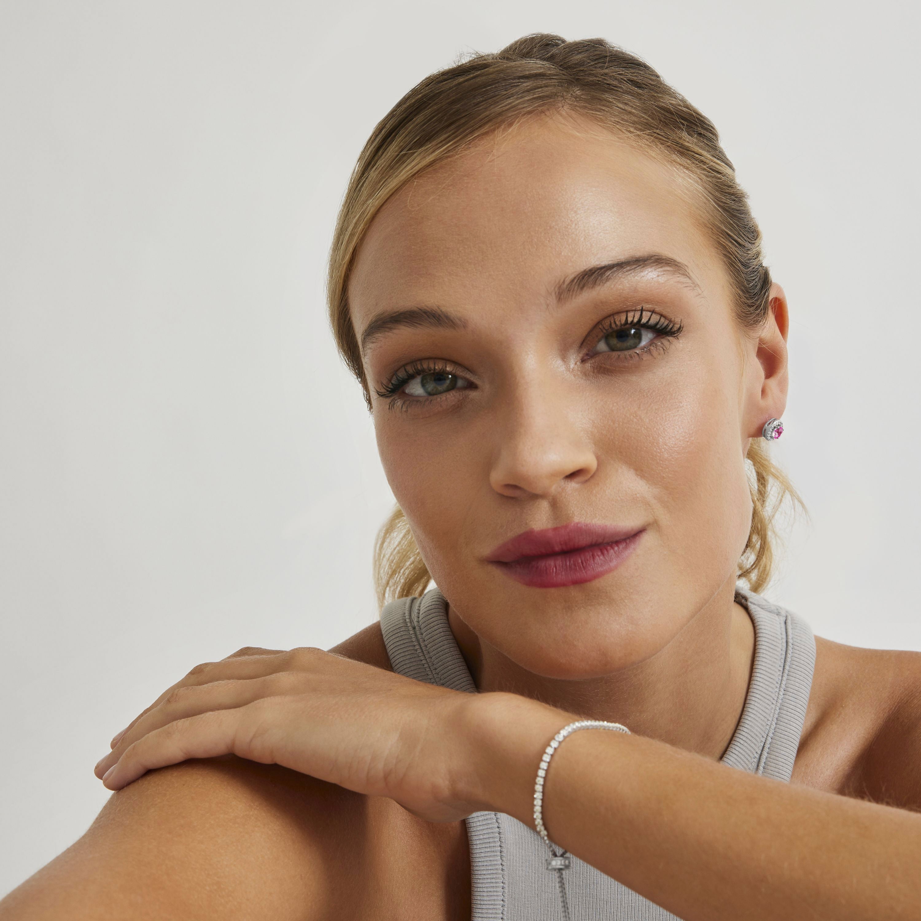 925 Sterling Zilveren Oorbellen met Robijn Zirkonia afgewerkt in rhodium - Legende Edelsteen