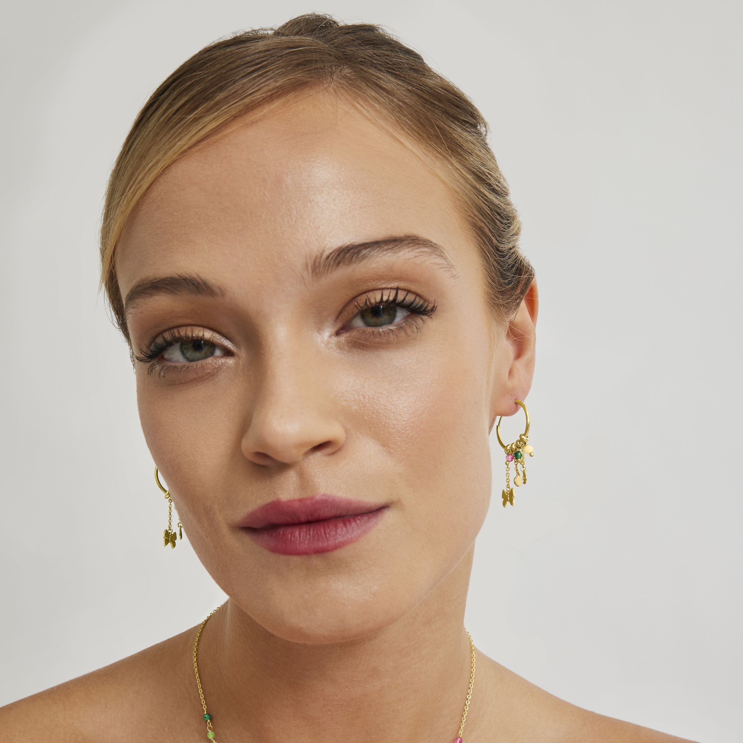 Pendientes de Plata de Ley 925 con Cristal Multicolor acabados en oro amarillo 18K - Mariposa