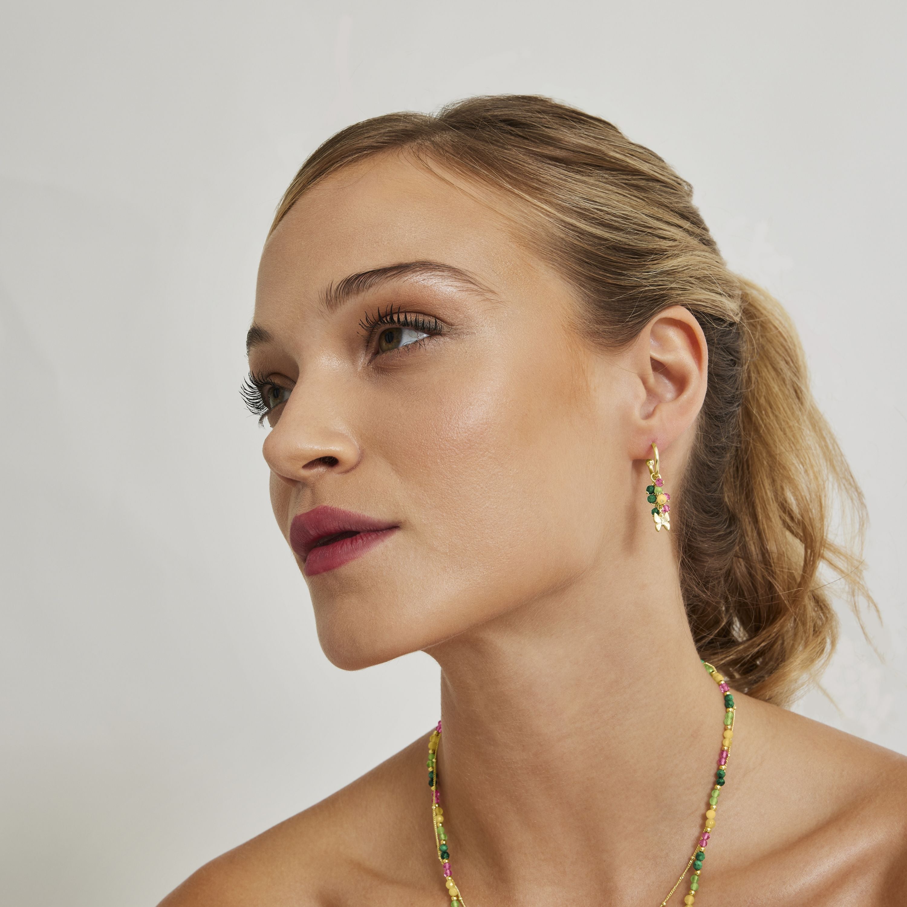 Pendientes de Plata de Ley 925 con Cristal Multicolor acabados en oro amarillo 18K - Mariposa