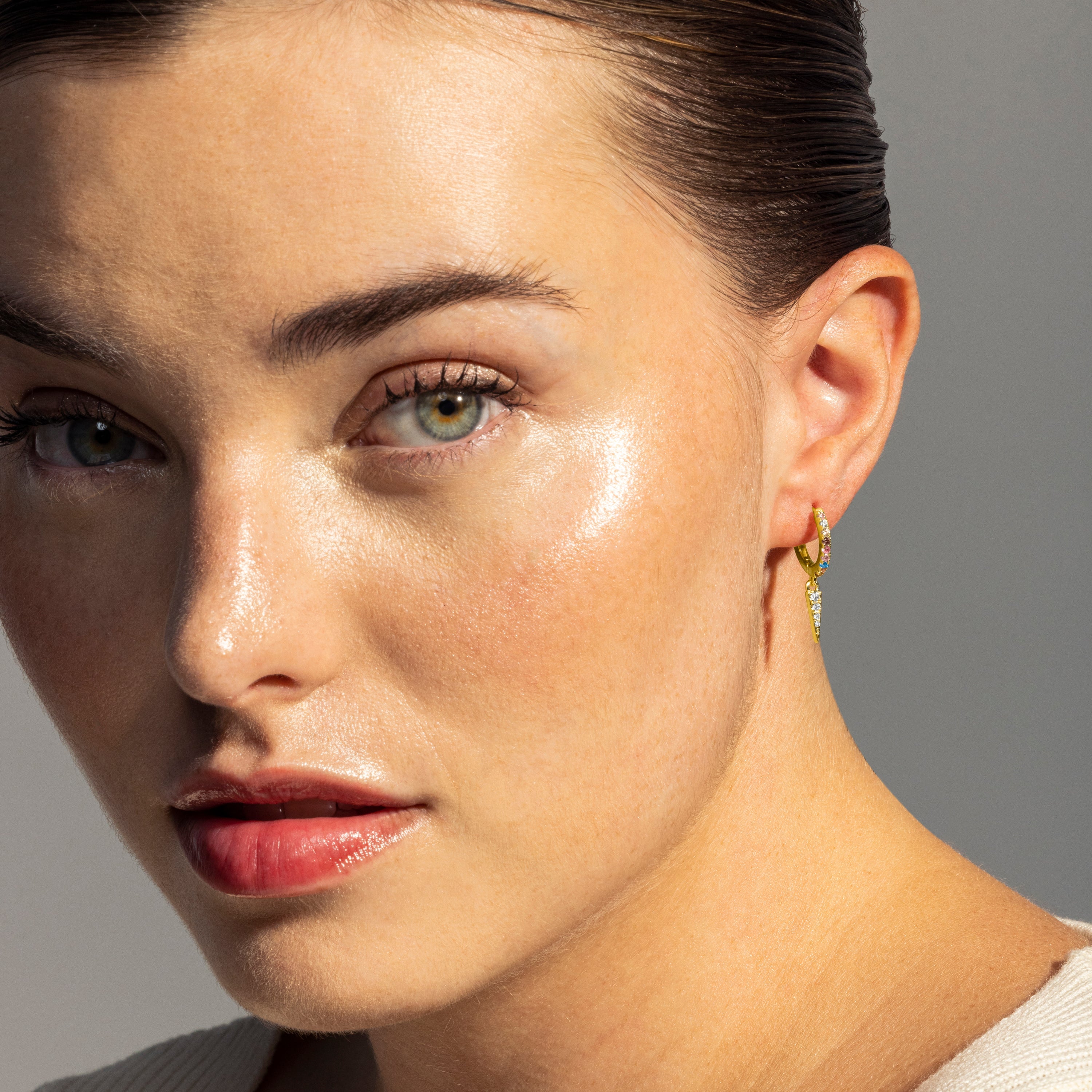 Pendientes de Plata de Ley 925 con Circonita Multicolor acabados en oro amarillo 18K - Atrie