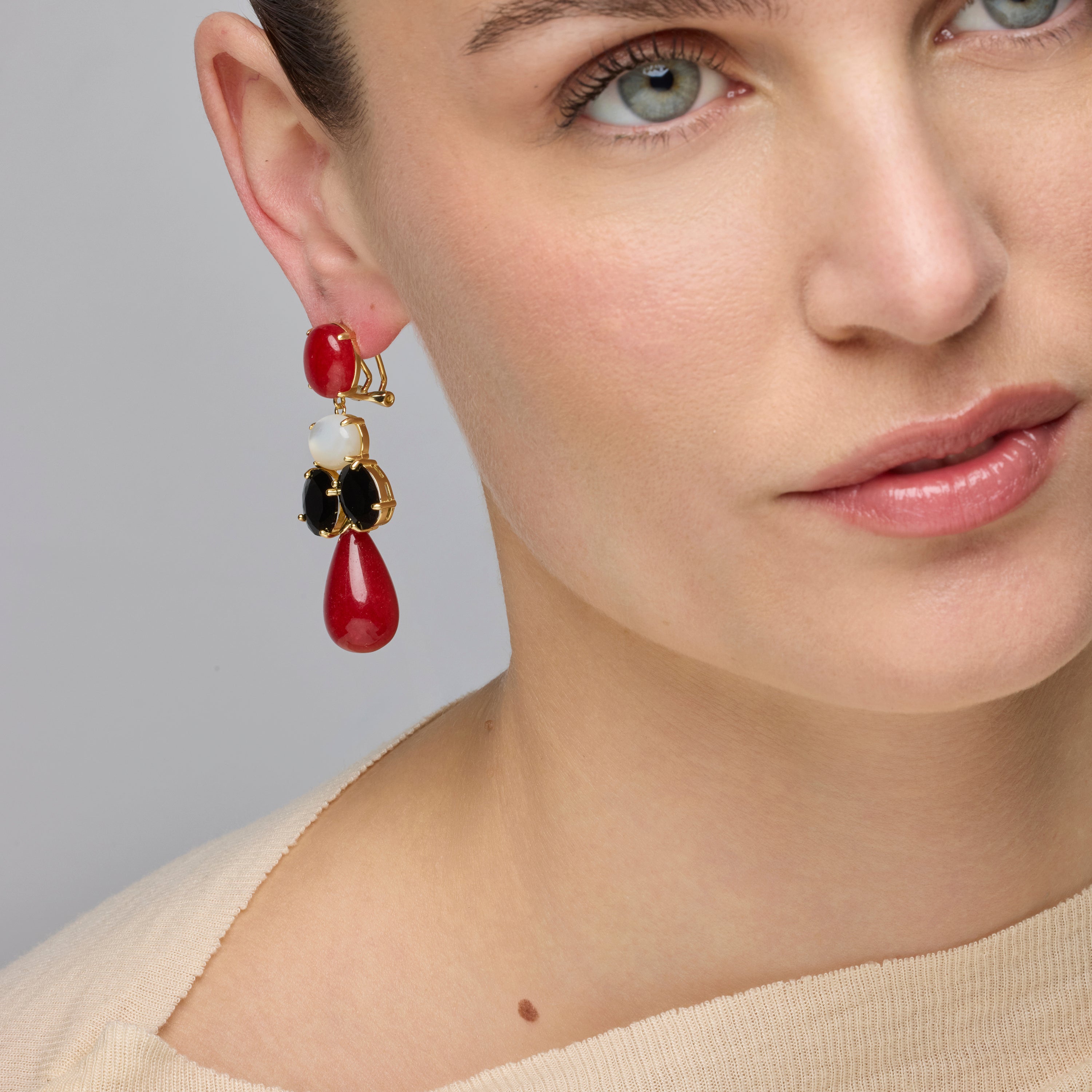 Pendientes de Plata de Ley 925 y Coral acabado oro amarillo de 18k - Dumi