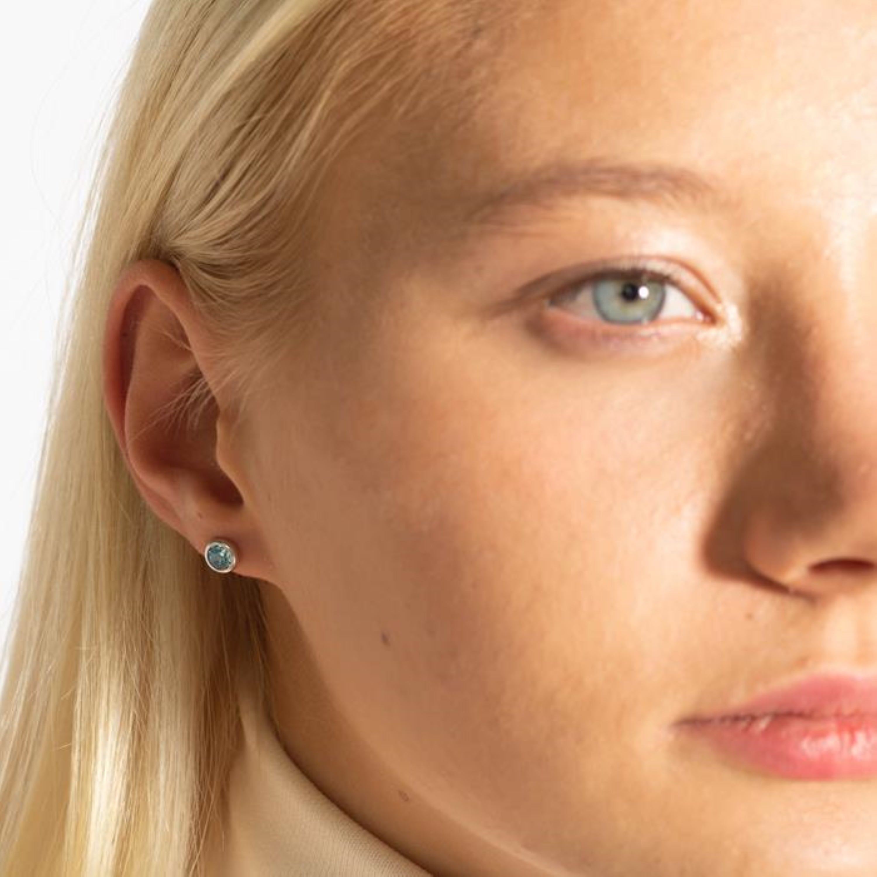 Boucles d'oreilles en argent sterling 925 avec zirconium aigue-marine finies en rhodium - Essential