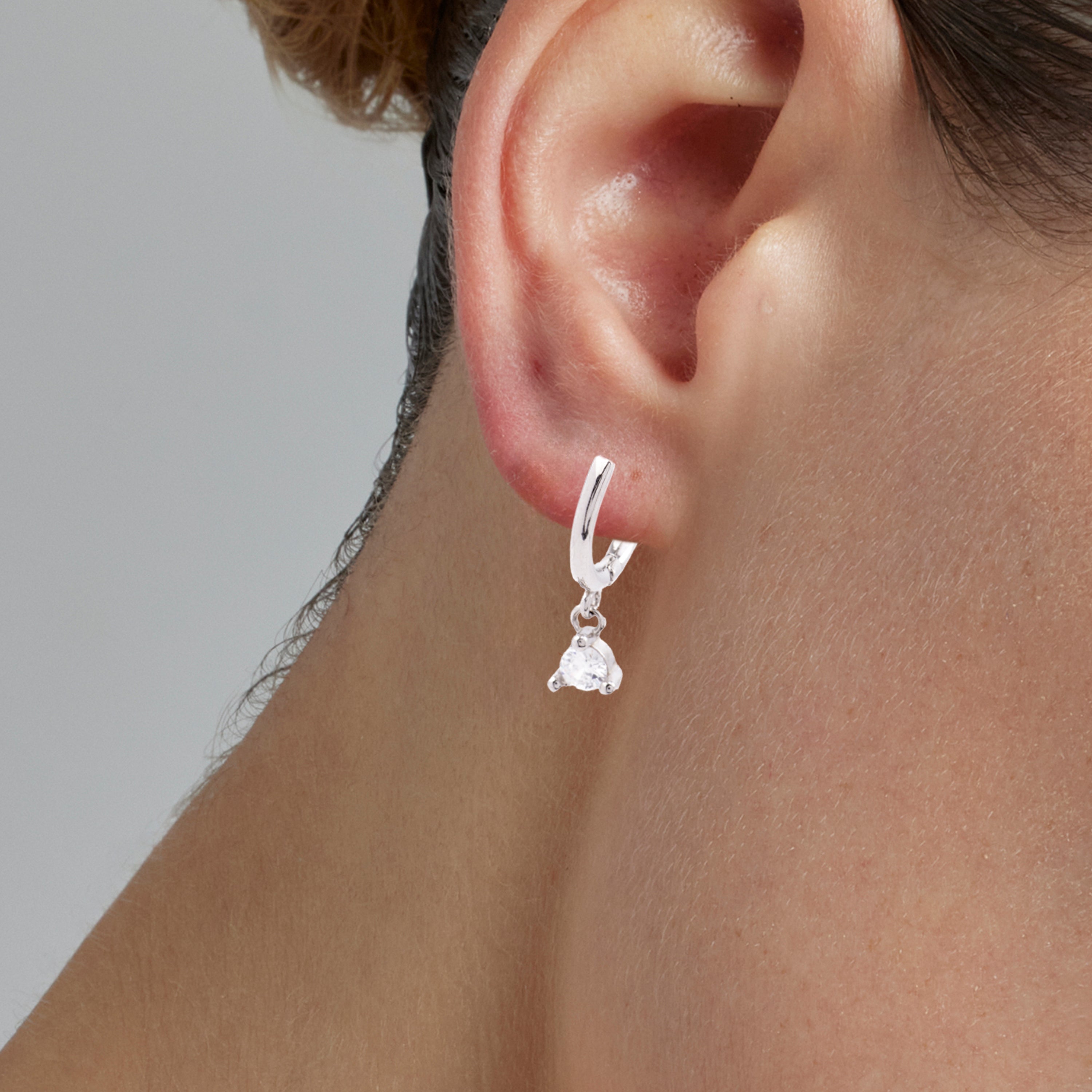 925 Sterling Silver Earrings with Brilliant Zirconia finished in Rhodium - Xomi