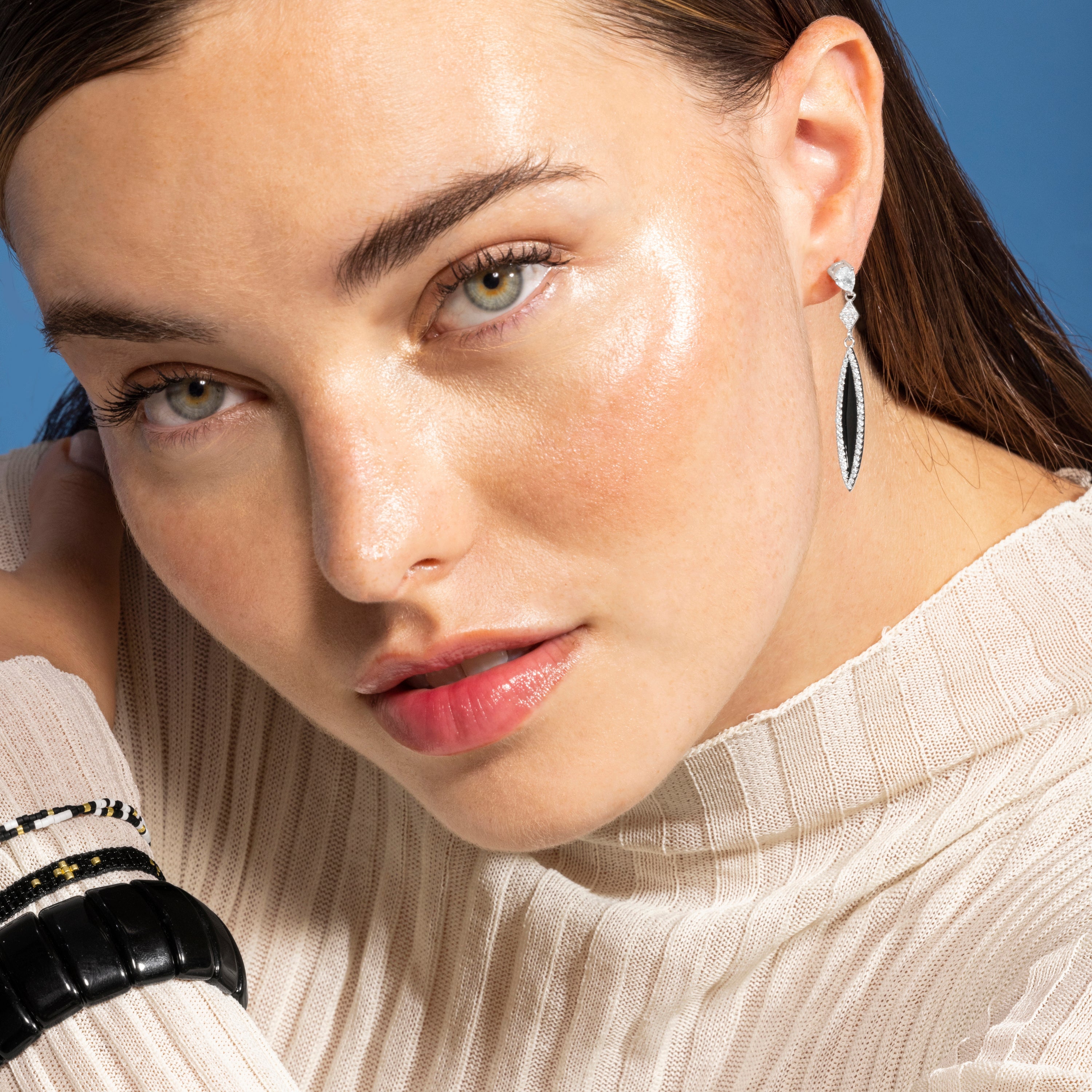 925 Sterling Silver Earrings with Onyx finished in rhodium - Latop