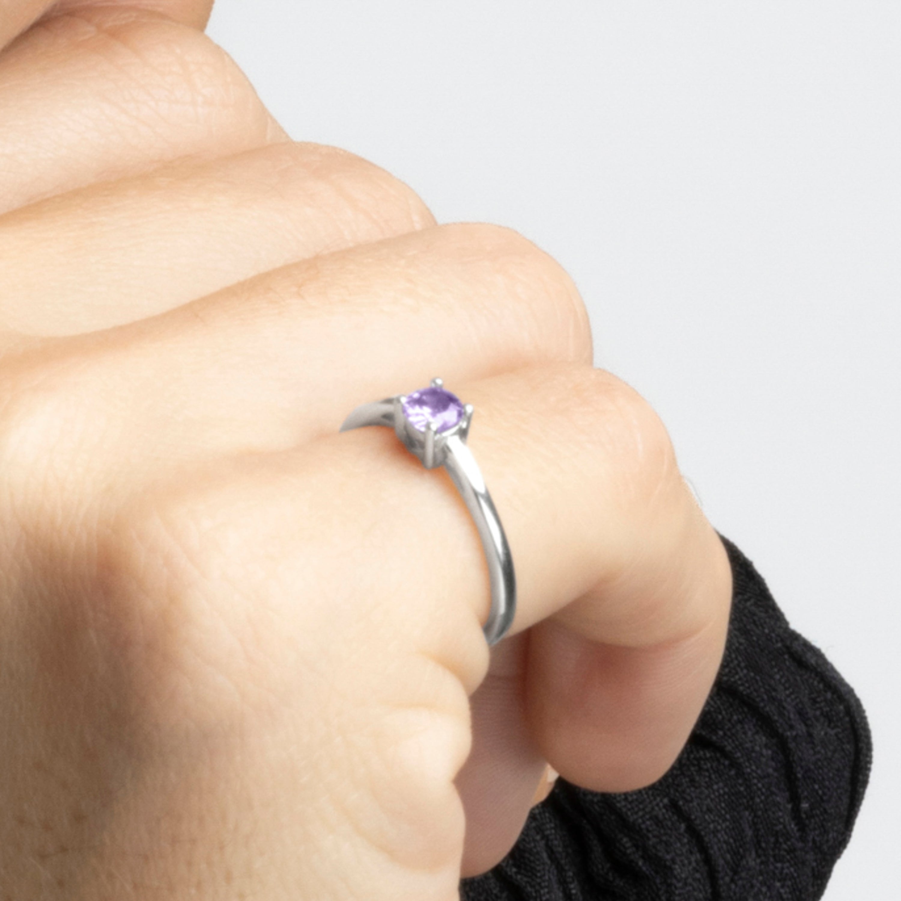 Anillo de Plata de Ley 925 con Circonita Amatista acabado en rodio - Otieno