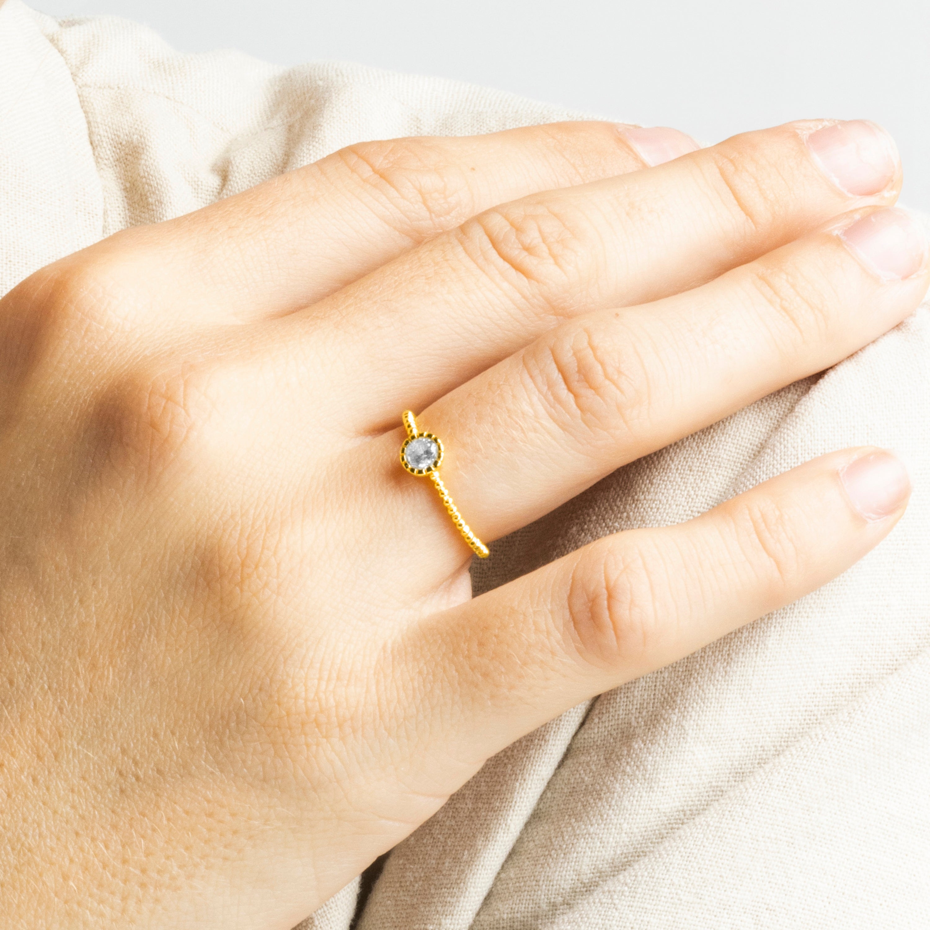 Anillo de Plata de Ley 925 con Circonita Brillante acabado en oro amarillo 18K - Naadim