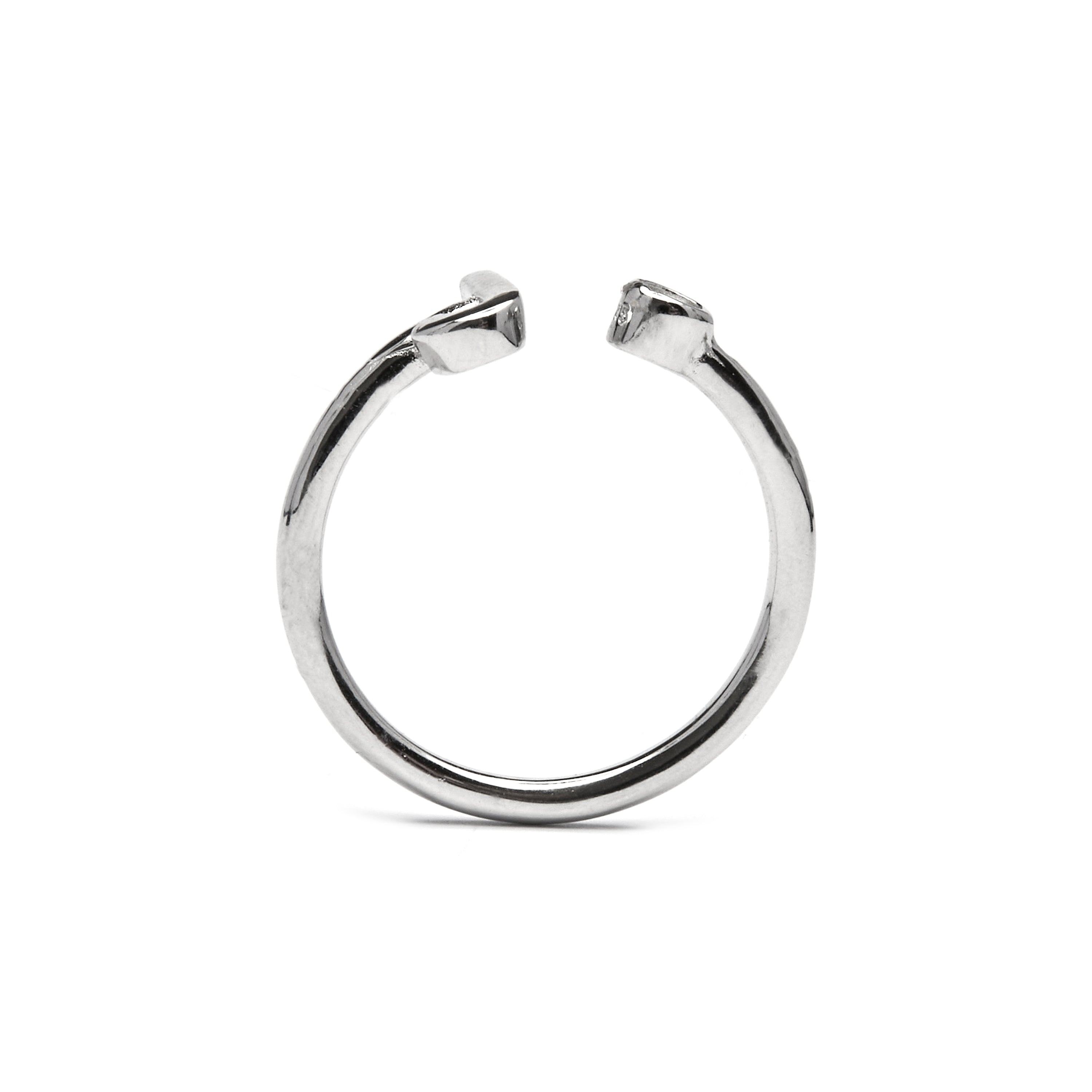 Anillo de Plata de Ley 925 con Circonita Brillante acabado en rodio - Alphabet