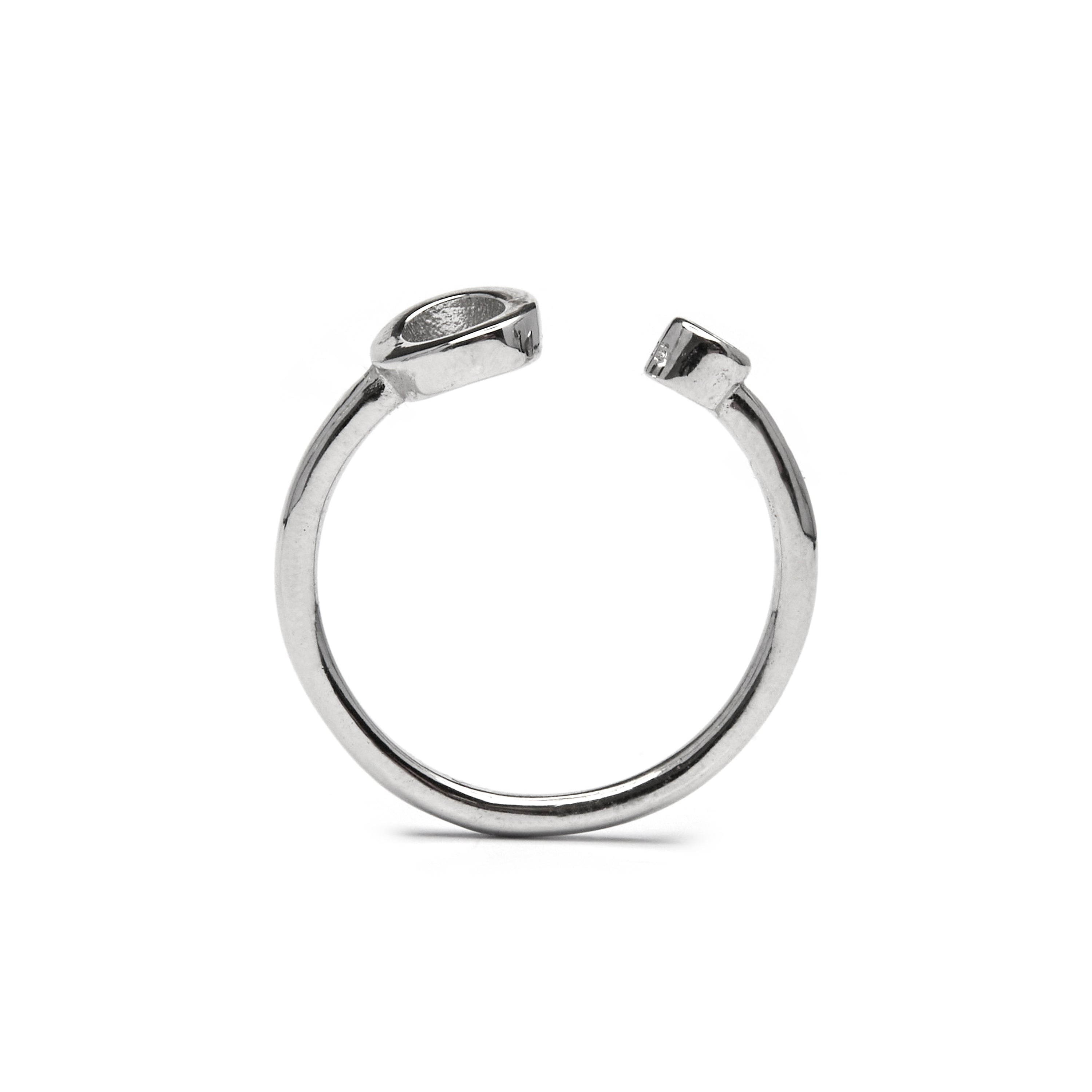 Anillo de Plata de Ley 925 con Circonita Brillante acabado en rodio - Alphabet