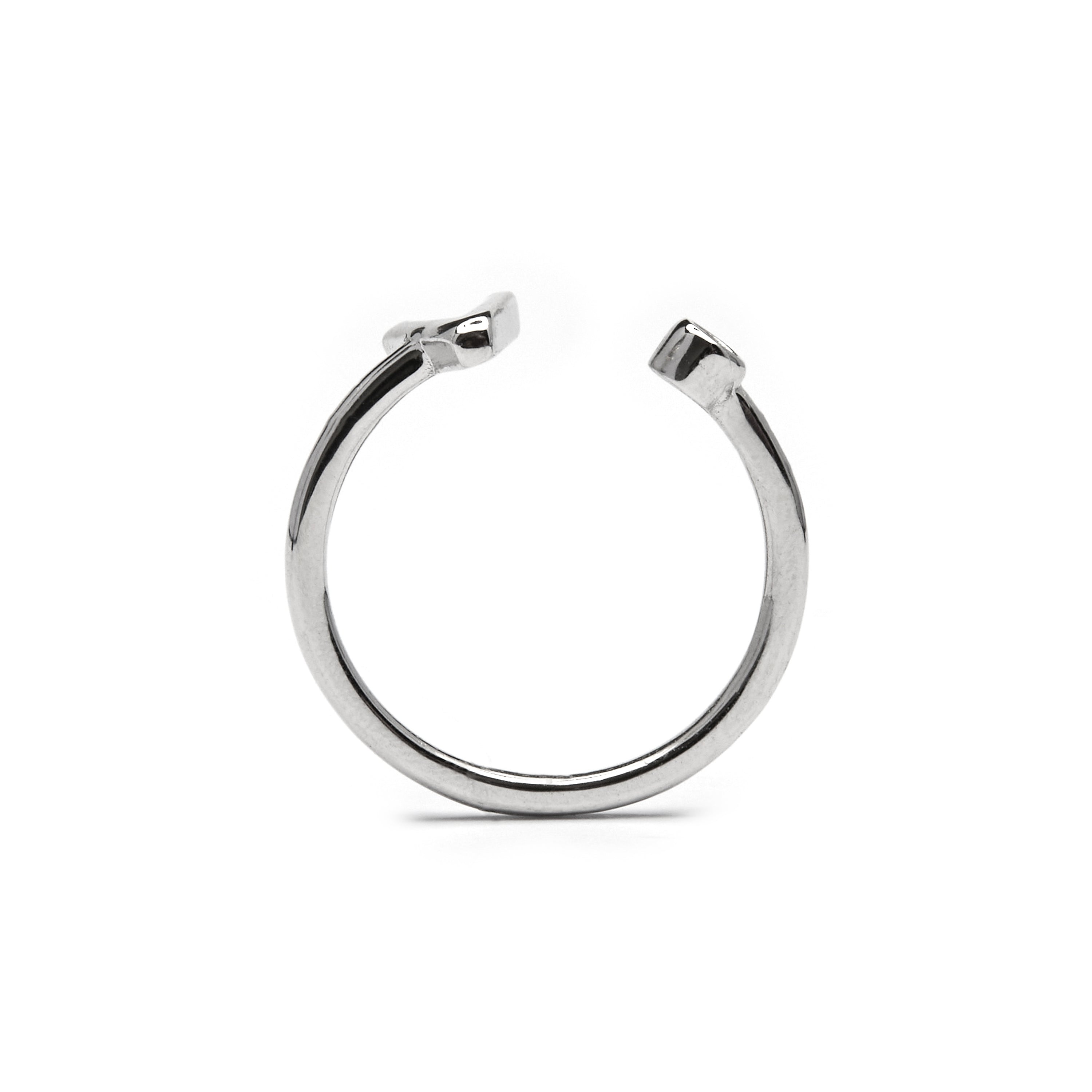 Anillo de Plata de Ley 925 con Circonita Brillante acabado en rodio - Alphabet