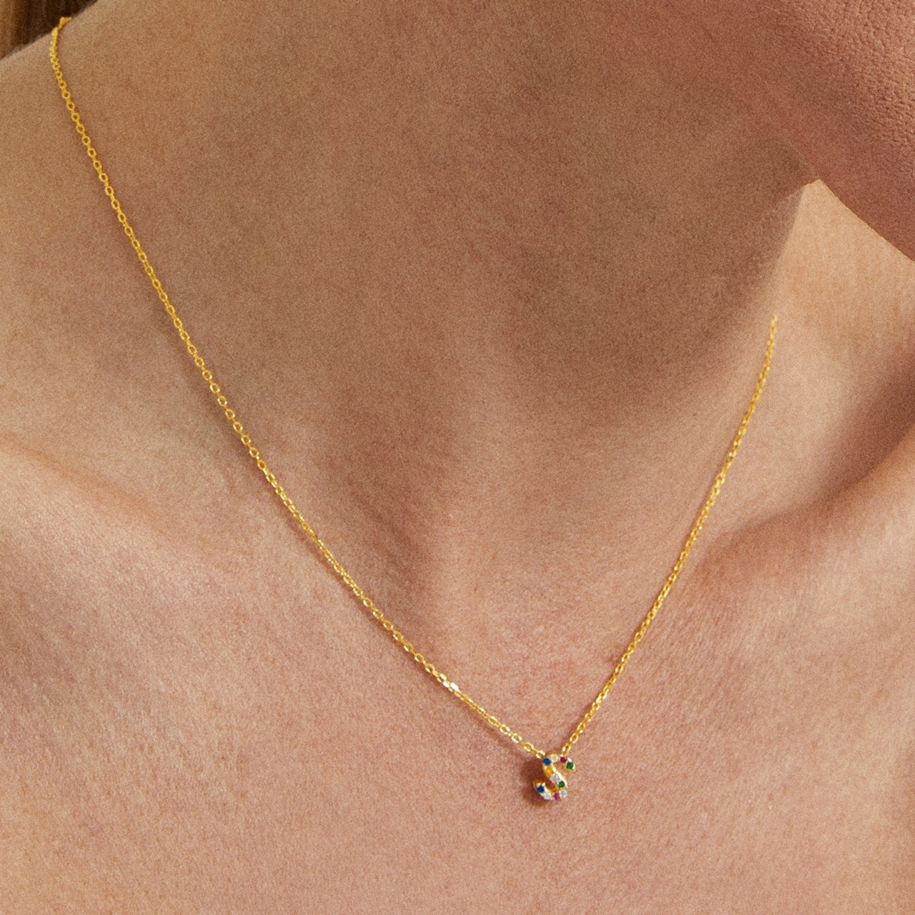 Collar de Plata de Ley 925 con Circonita Multicolor acabado en oro amarillo 18K - Alphabet