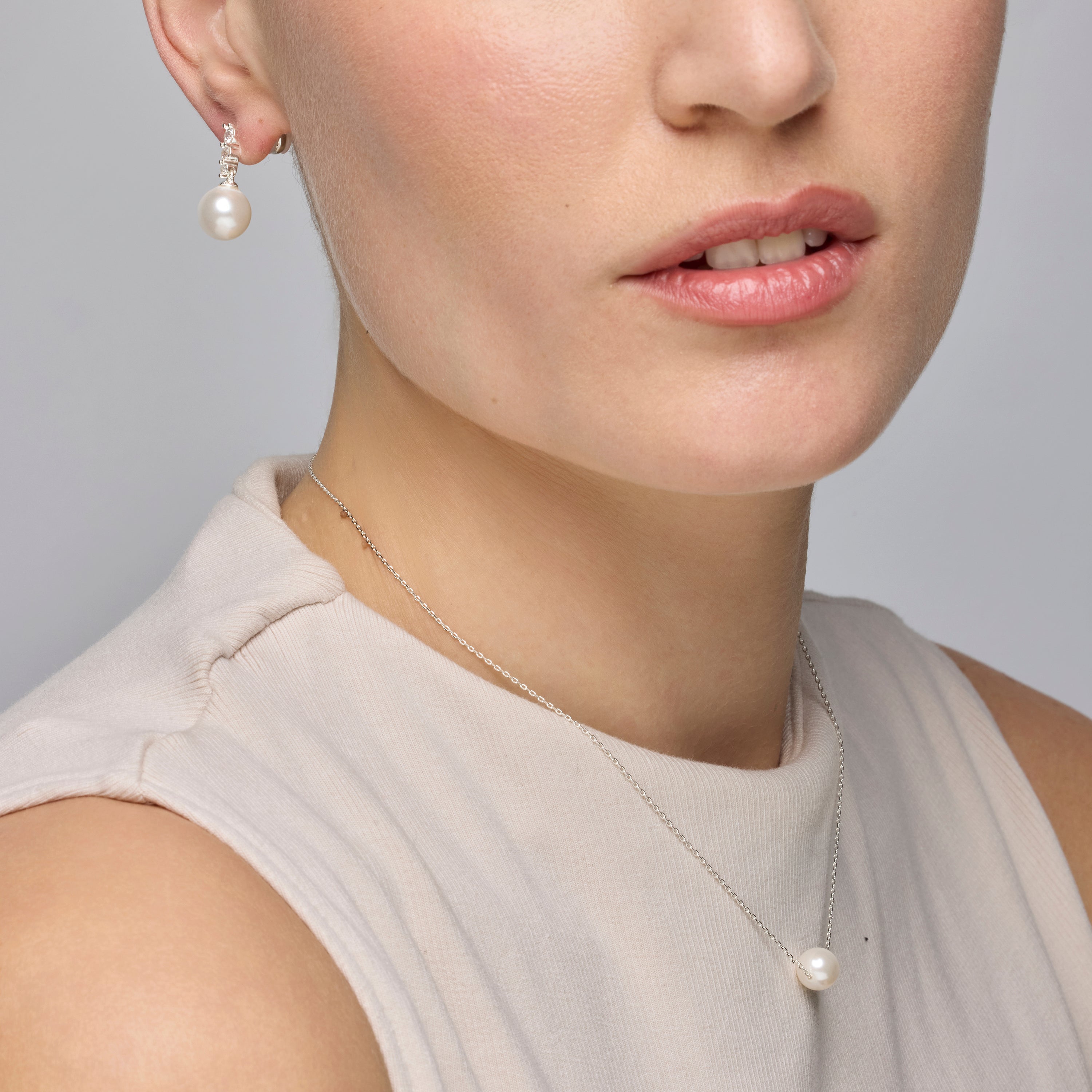 Collar de Plata de Ley 925 con Perla Blanca acabado en rodio - Sadah