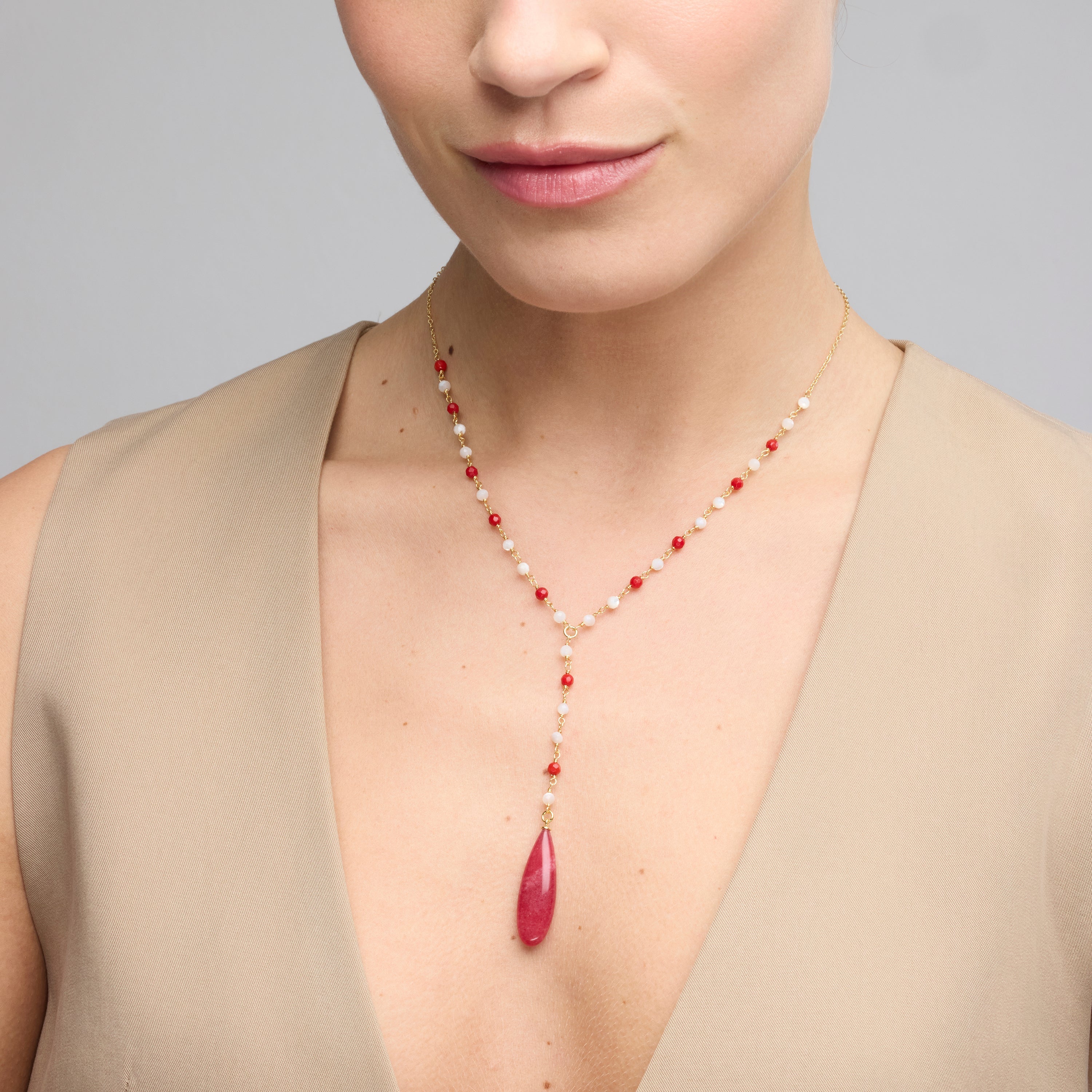 Collar de Plata de Ley 925 y Coral acabado oro amarillo de 18k - Kavi