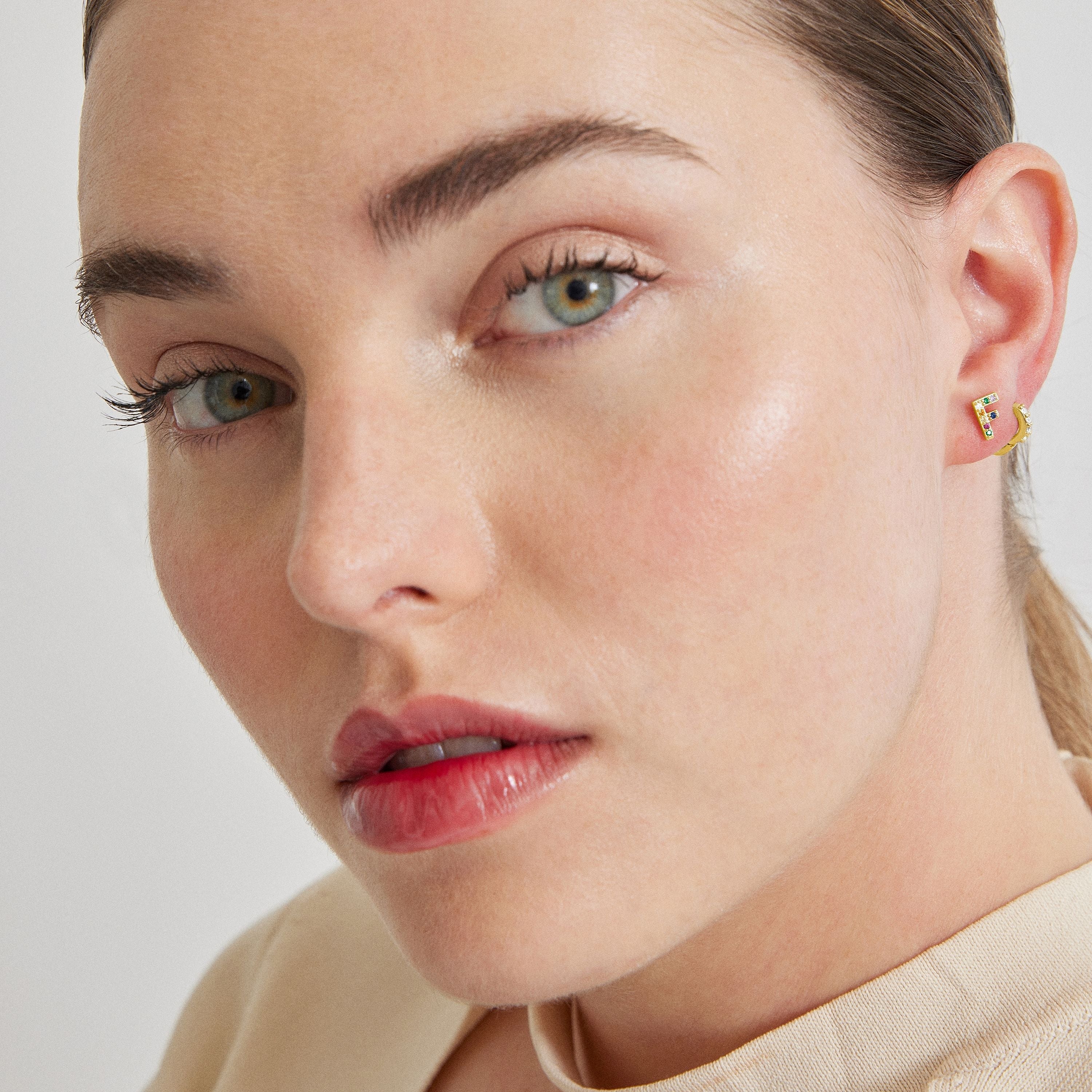 Piercing in Argento Sterling 925 con Zirconia Multicolore finitura in oro giallo 18K - Alphabet