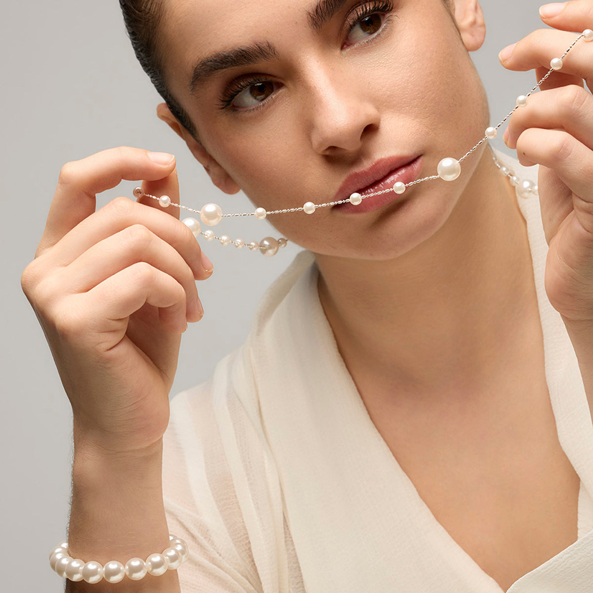 Pulsera con Perla Blanca acabado oro 18k - Anrae