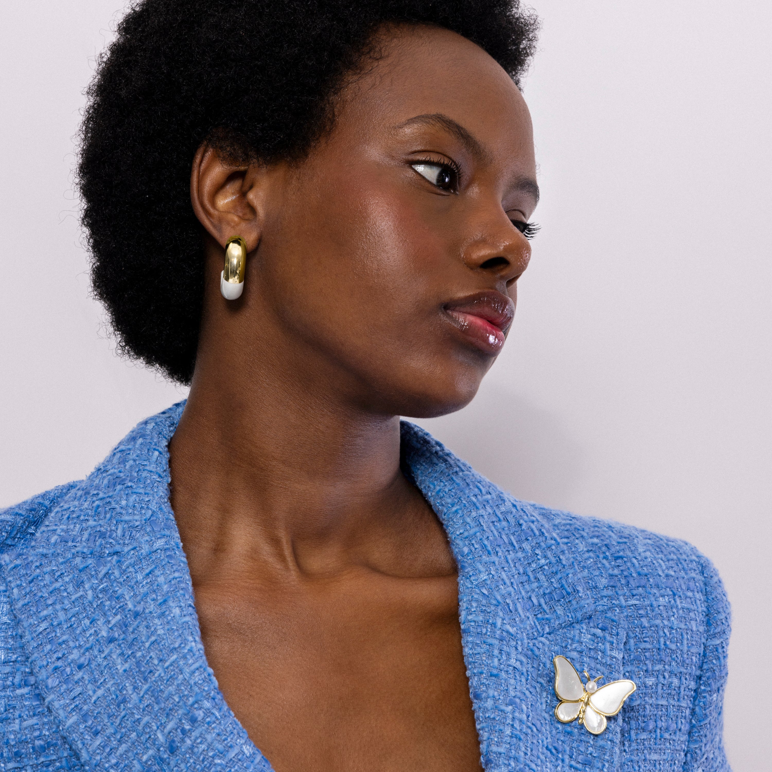 Brooch with White Mother of Pearl finished in 18K yellow gold - Butterfly