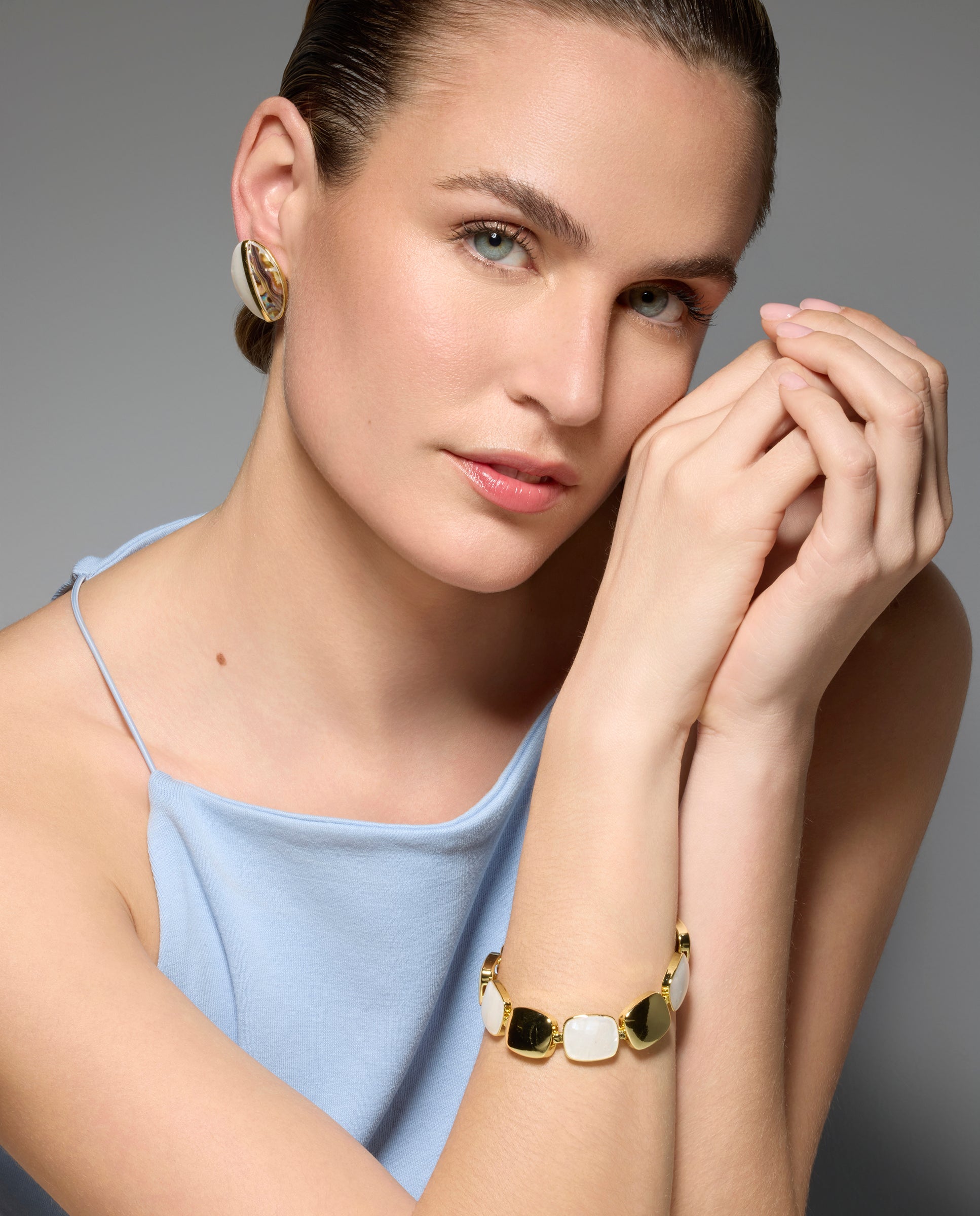 Pulsera acabado oro amarillo de 18k y Madreperla Blanca - Lingo
