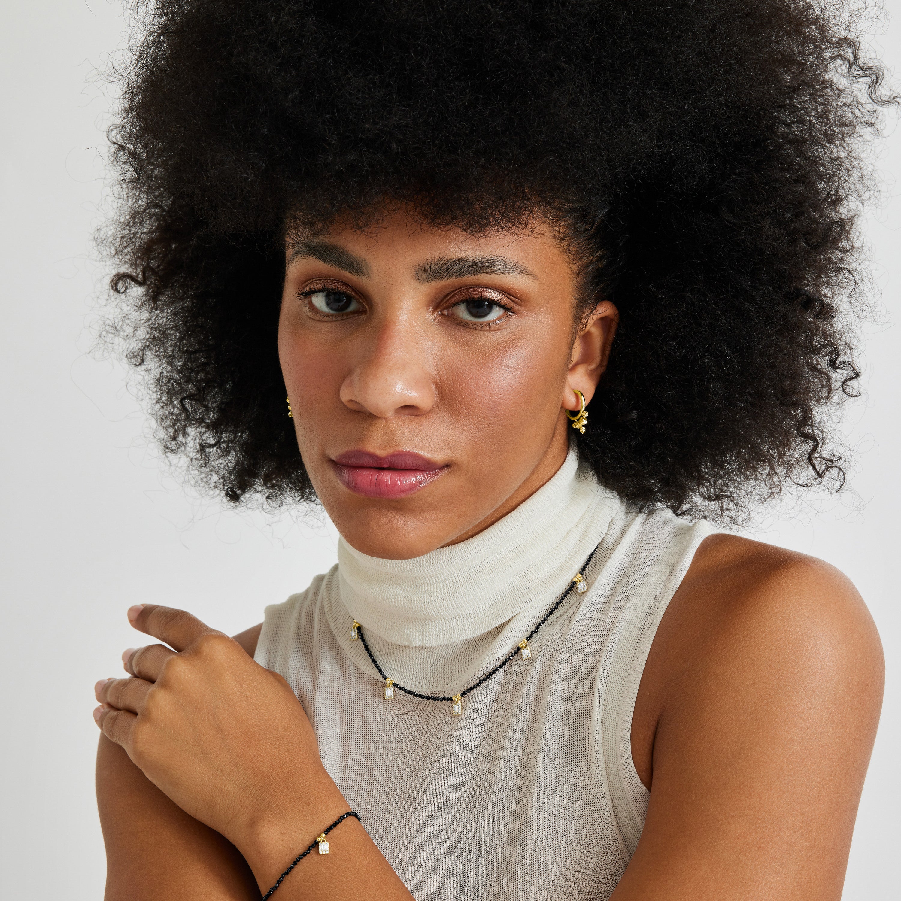 Pulsera de Agata Negra acabada en oro amarillo 18K - Aska