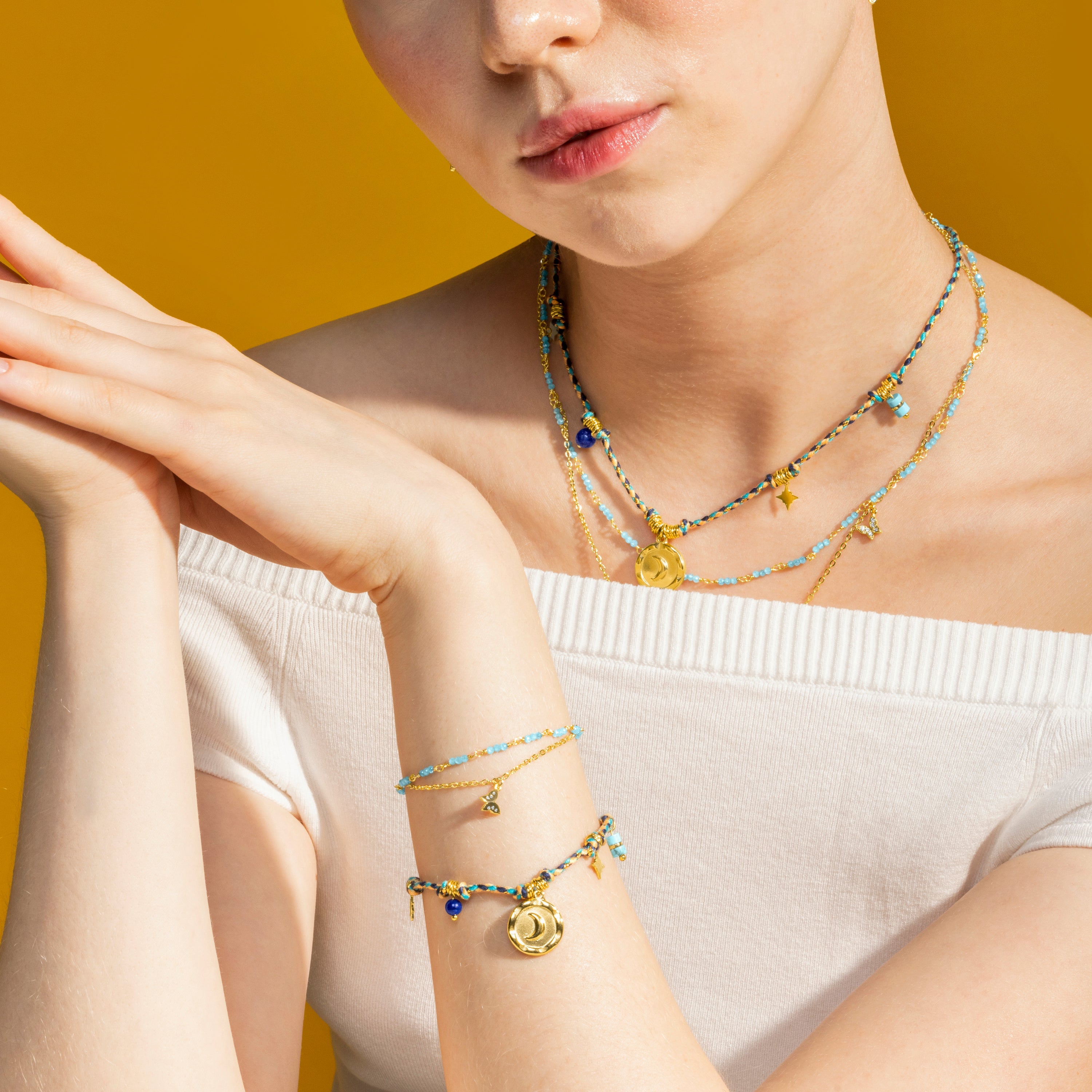 Pulsera con Cristal Azul acabado oro 18k - Zinli