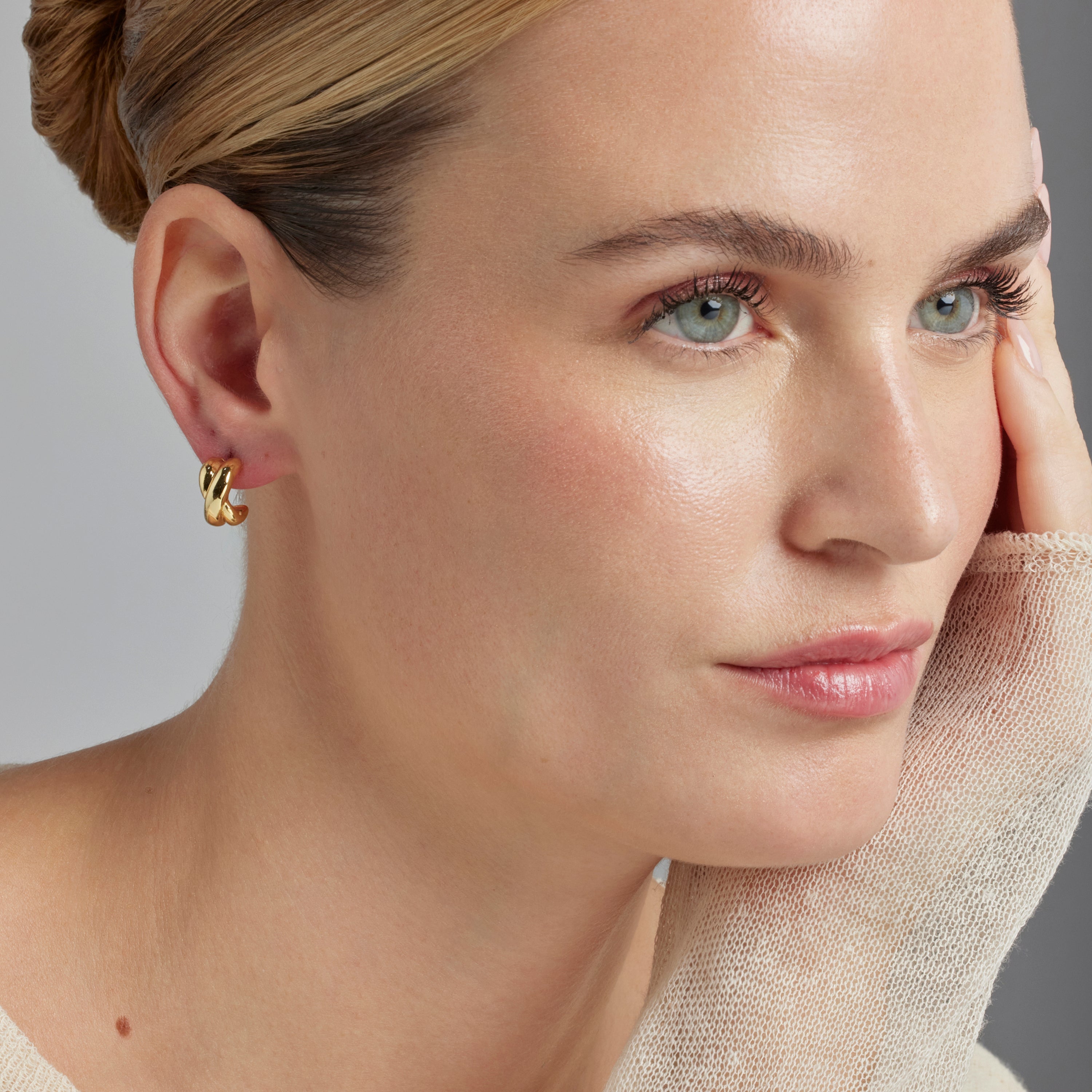 Pendientes acabados en oro amarillo 18K - Kuvuca
