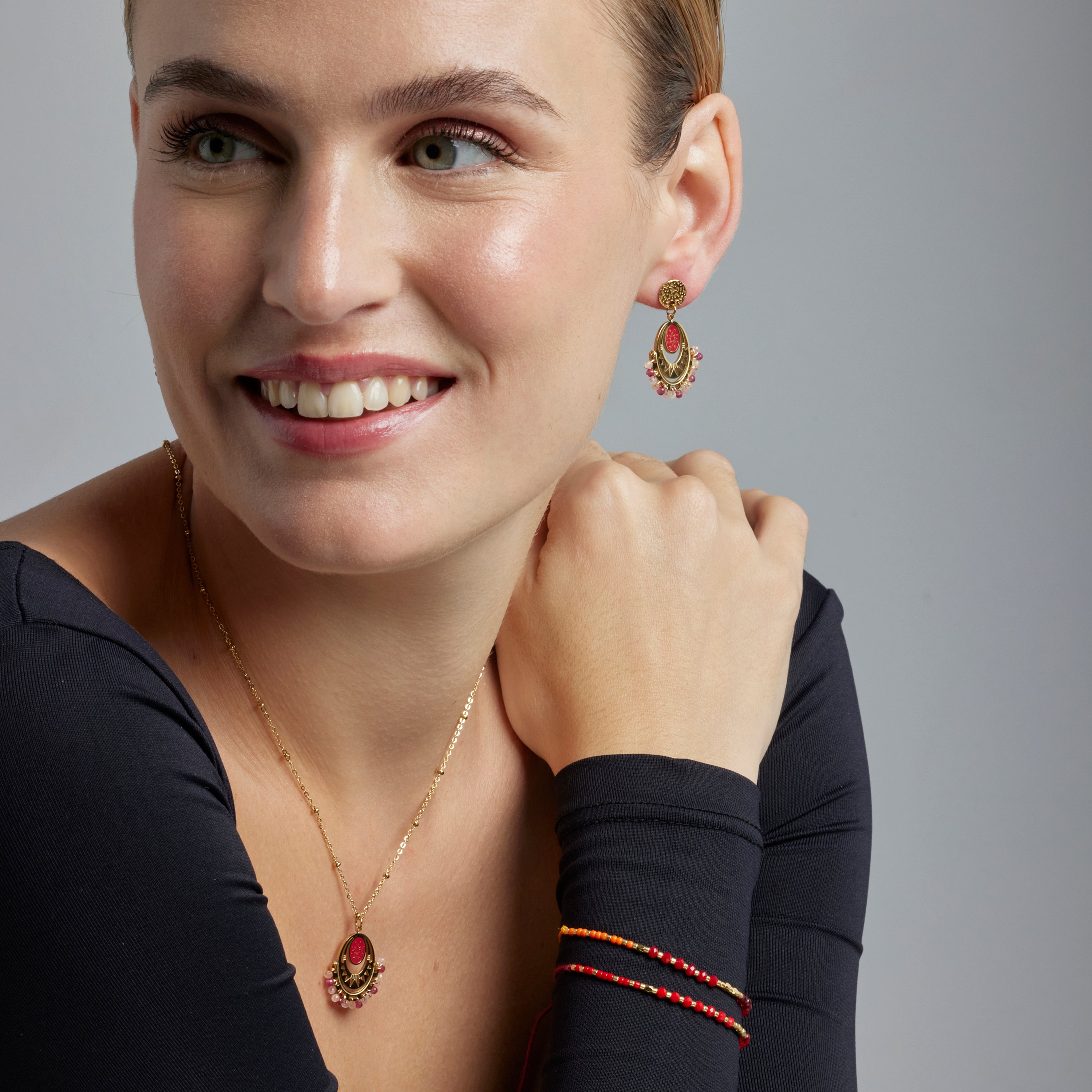Pendientes con Cristal Rojo acabado oro 18k - Moku