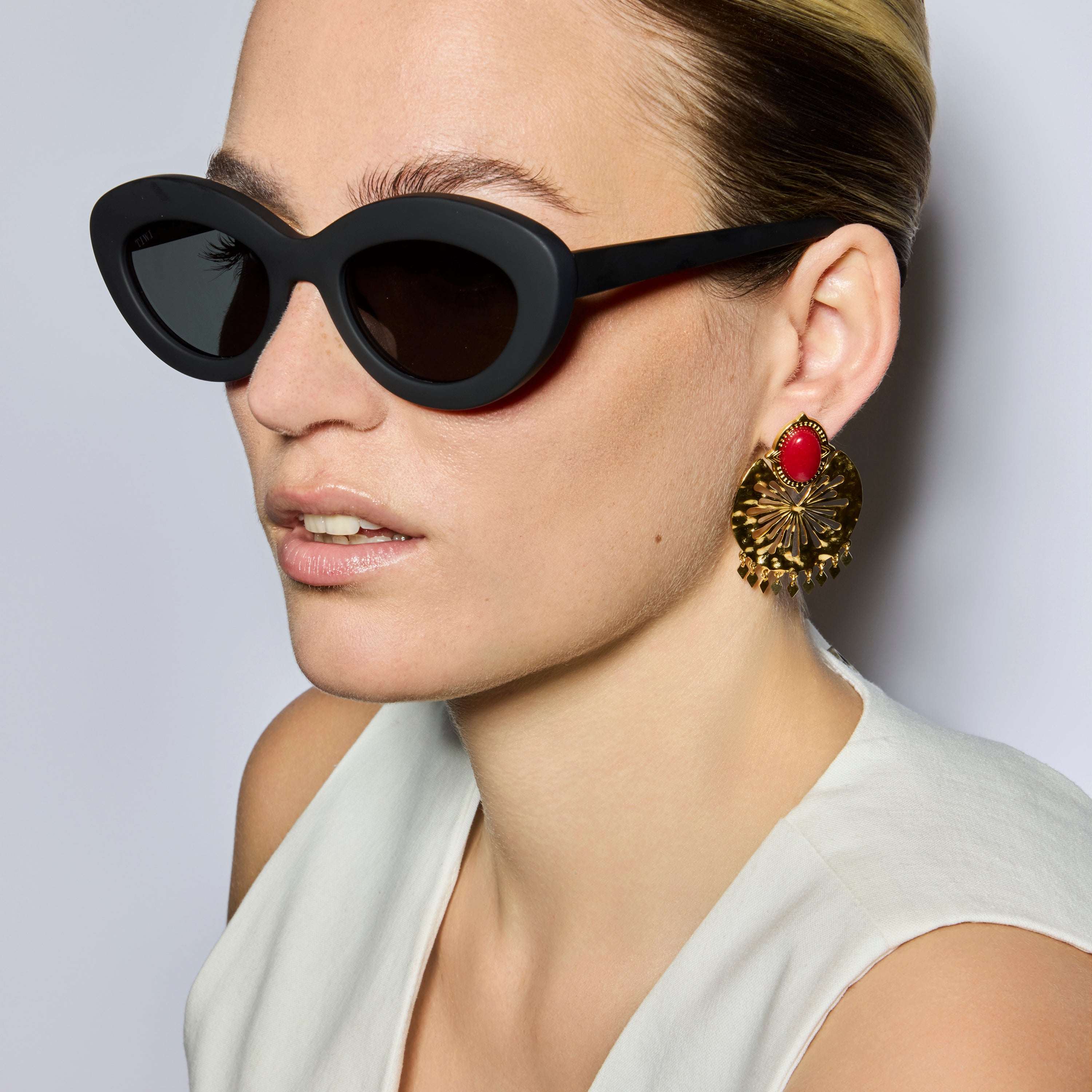 Pendientes acabado oro amarillo de 18k y Coral - Kumora