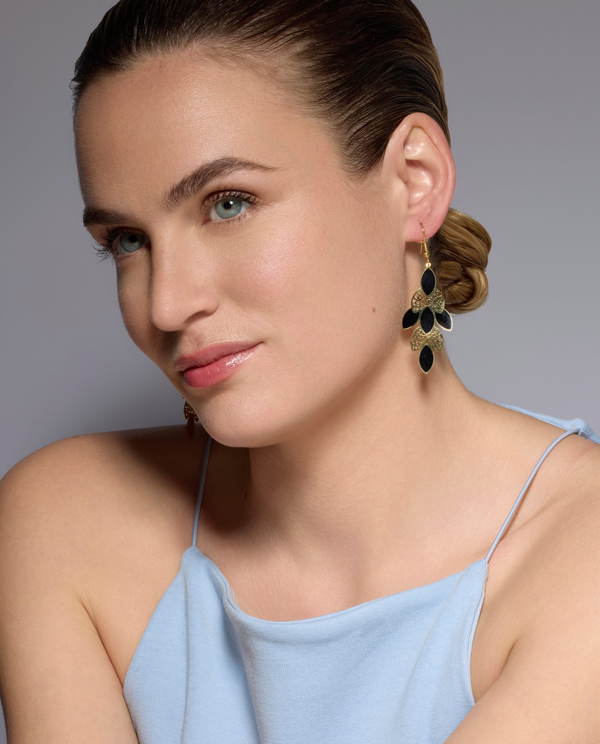 Pendientes acabado oro amarillo de 18k y Lacado Negro - Zamku