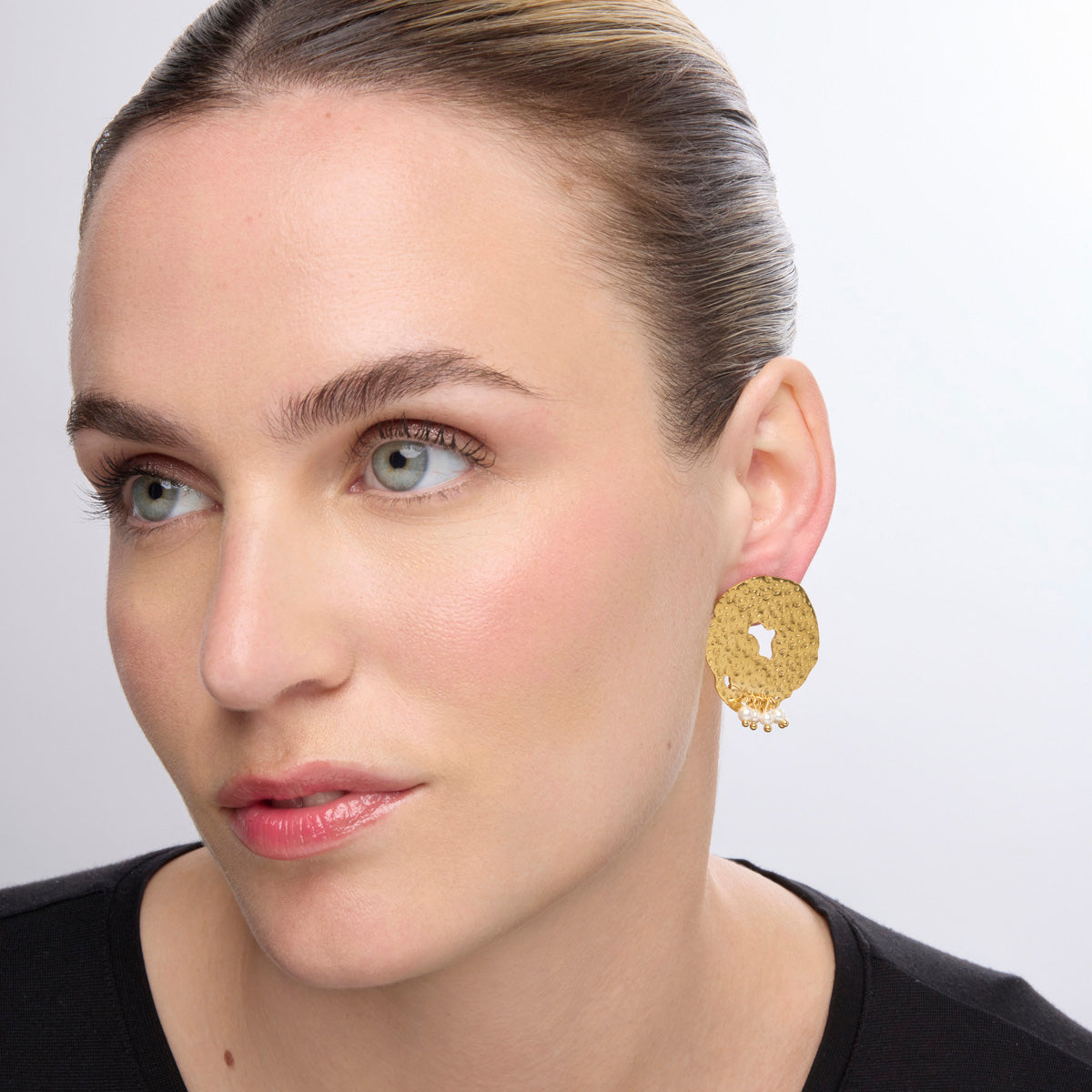 Pendientes acabado oro amarillo de 18k y Perla Blanca - Kuwe