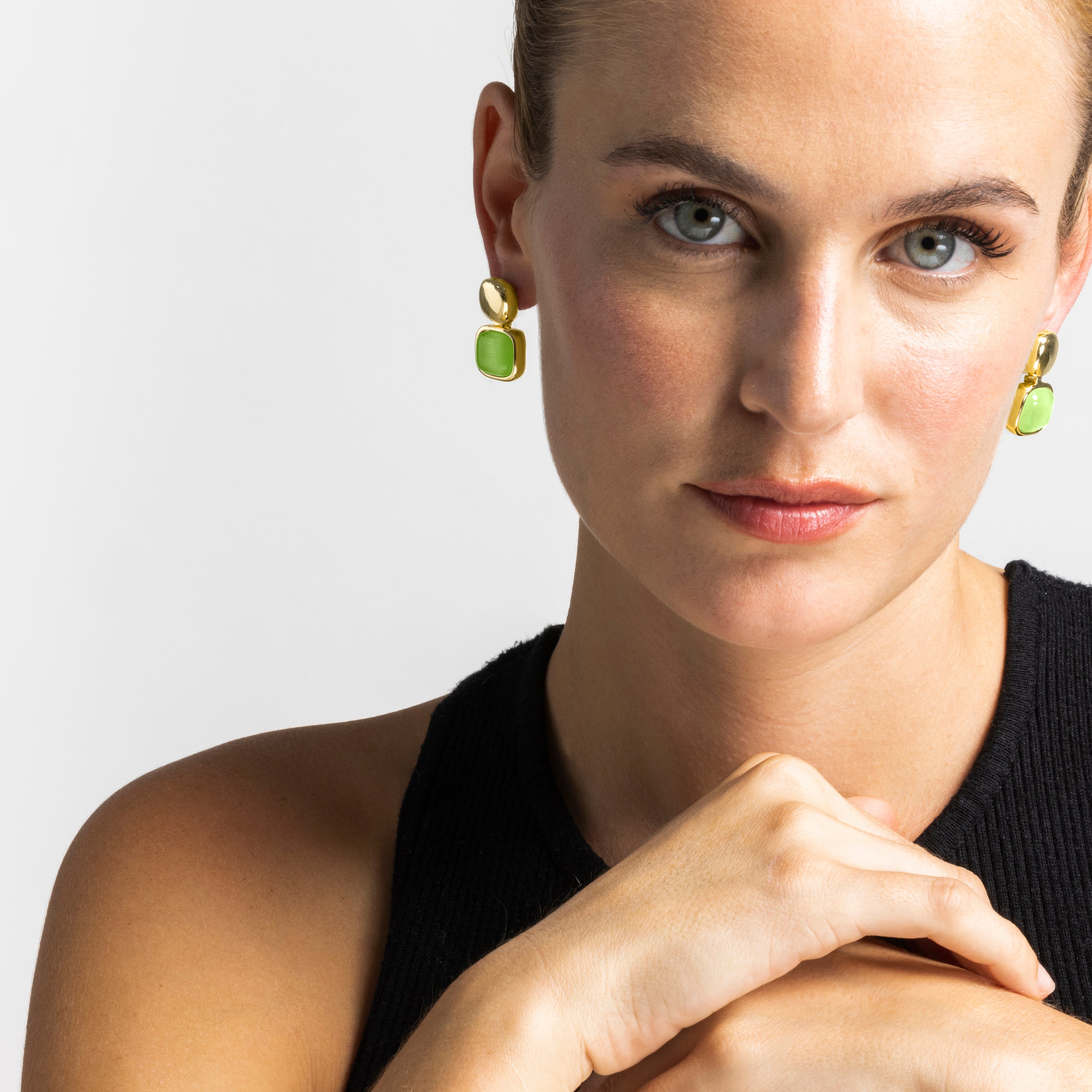 Pendientes con Ojo de Gato Verde acabado oro 18k - Laroi