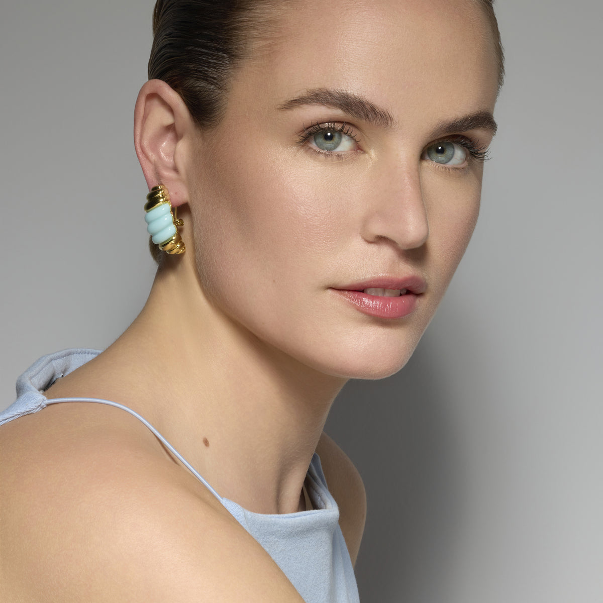Pendientes Rawil de Resina Azul acabado oro amarillo de 18k