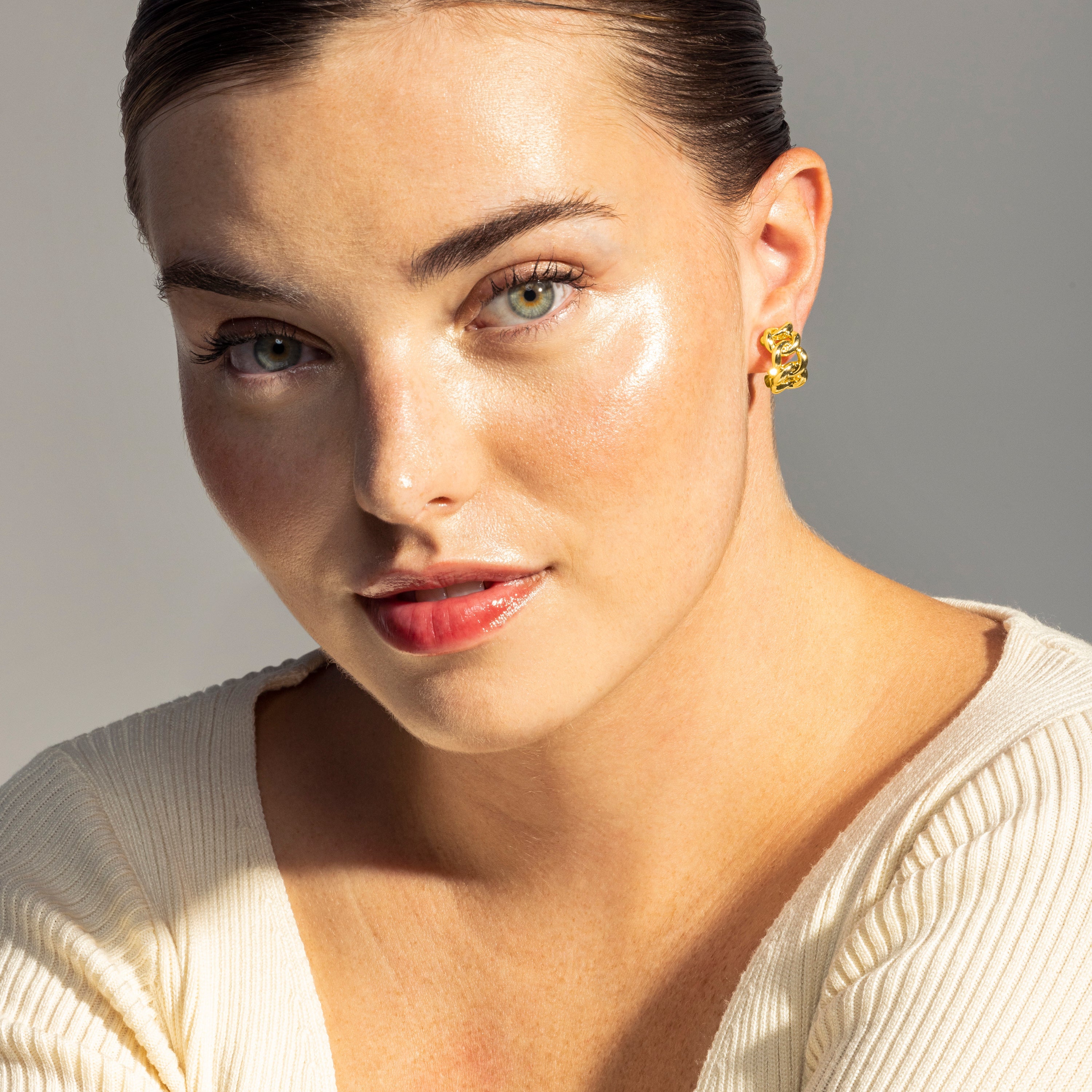 Pendientes acabados en oro amarillo 18K - Dabbahu