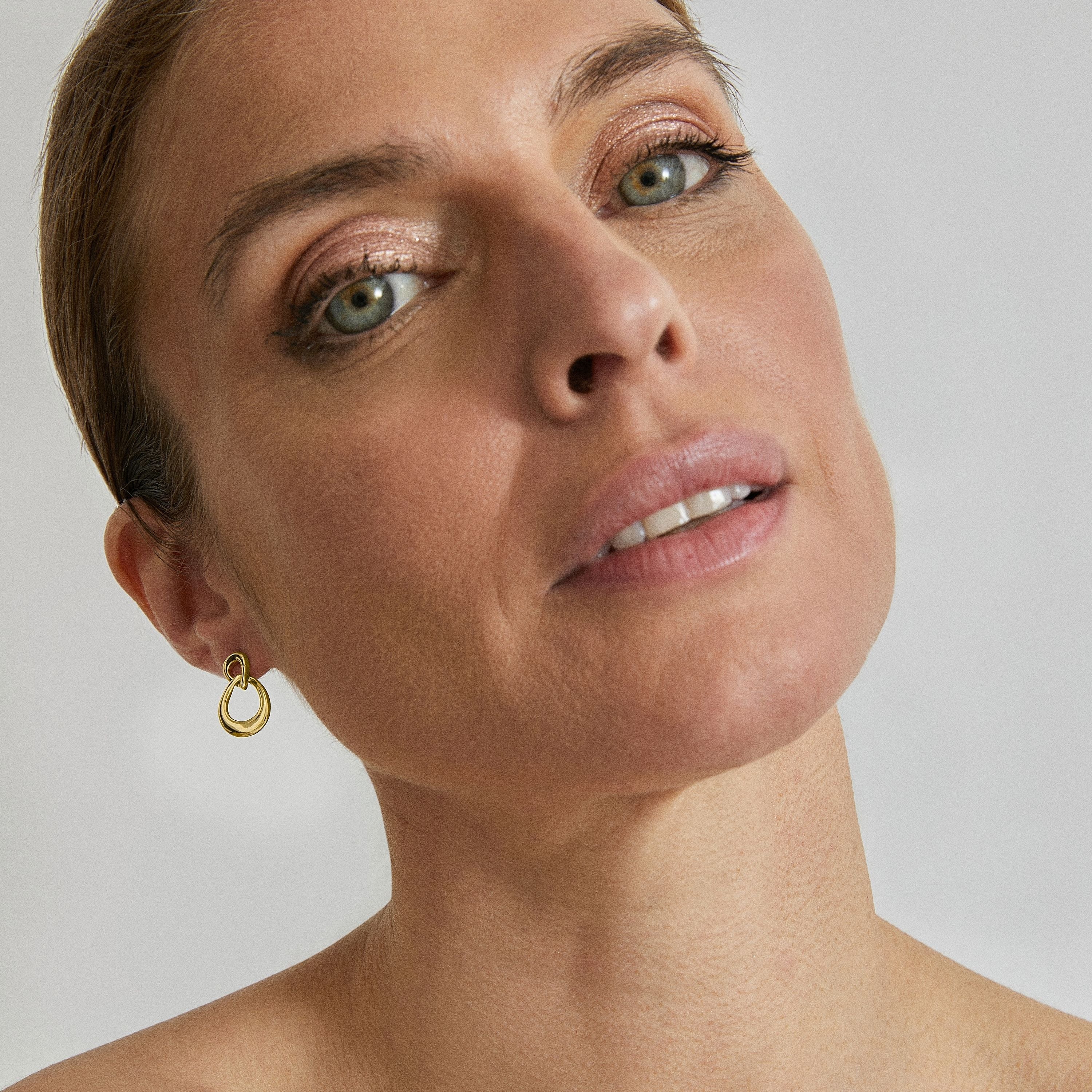 Pendientes acabados en oro amarillo 18K - Jomo