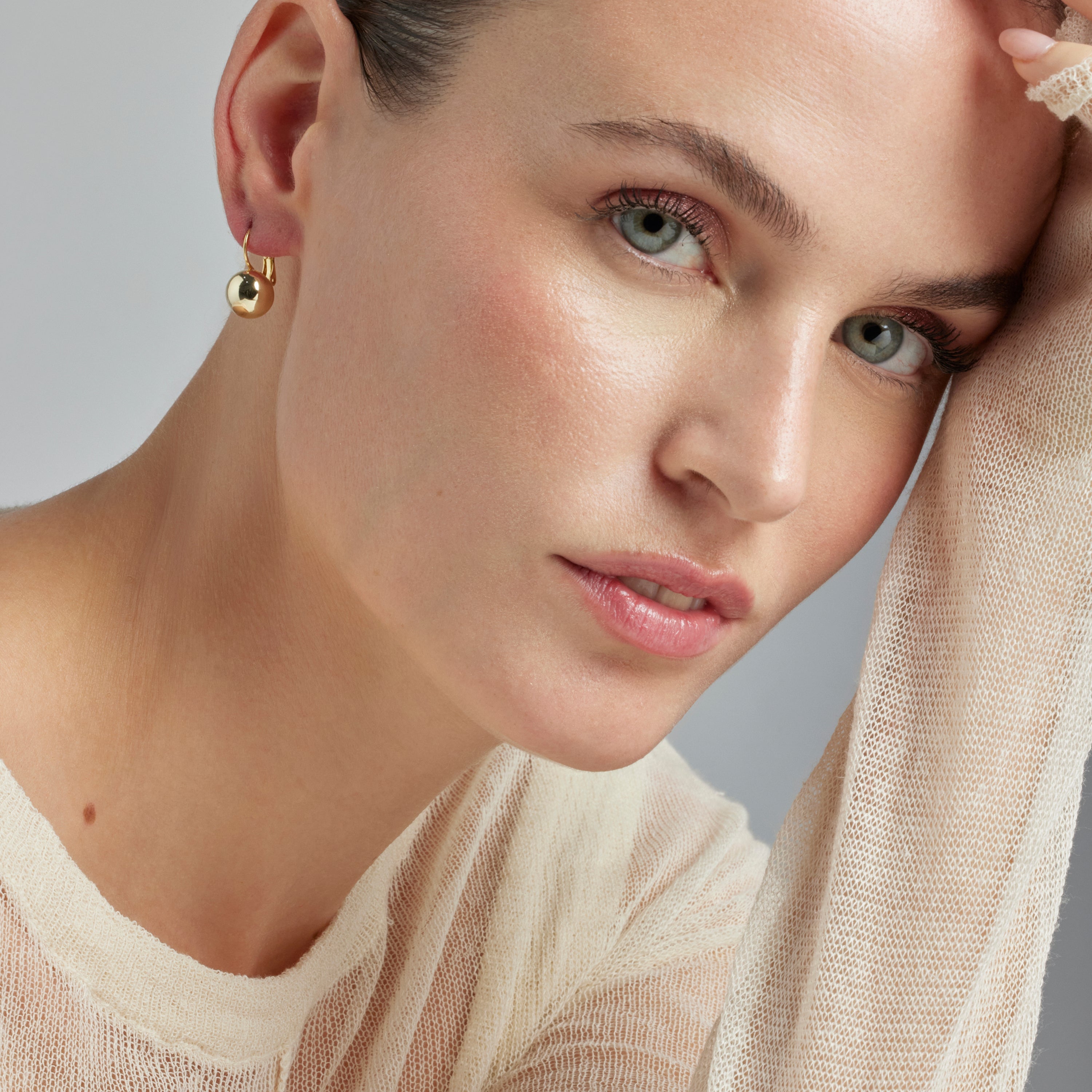 Pendientes acabados en oro amarillo 18K - Nenje