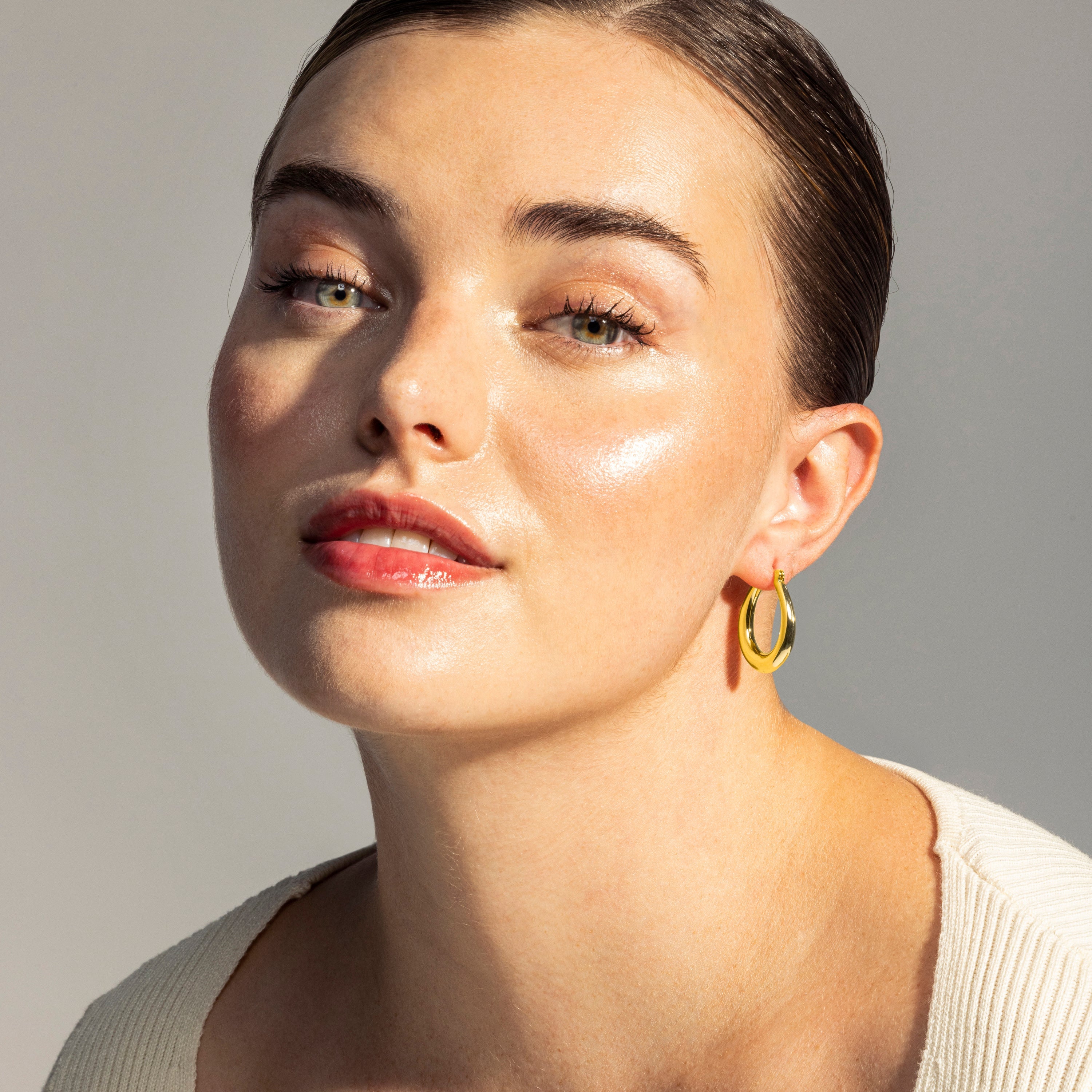 Pendientes acabados en oro amarillo 18K - Oumy
