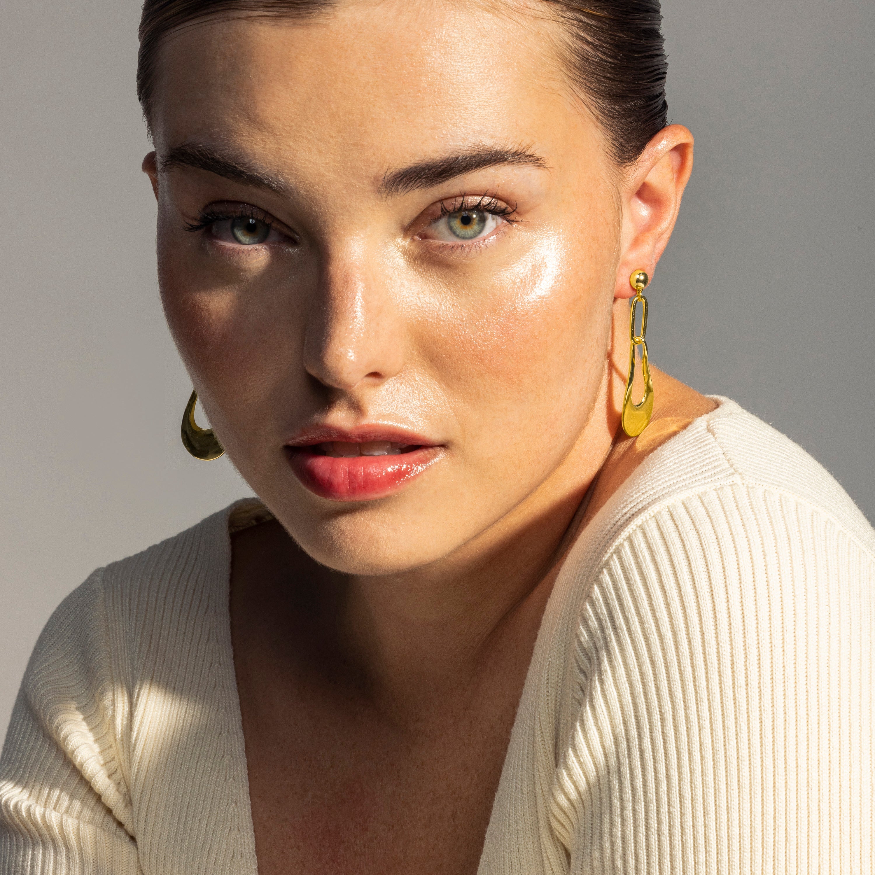 Pendientes acabados en oro amarillo 18K - Nkara
