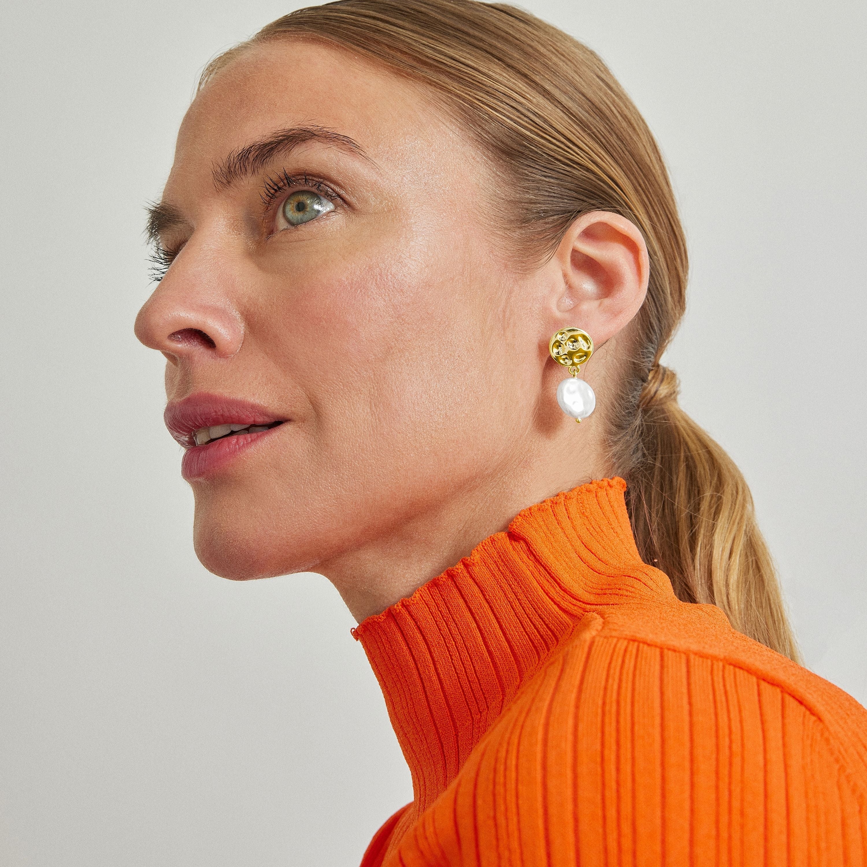 Pendientes de Perla Blanca acabados en oro amarillo 18K - Durdana