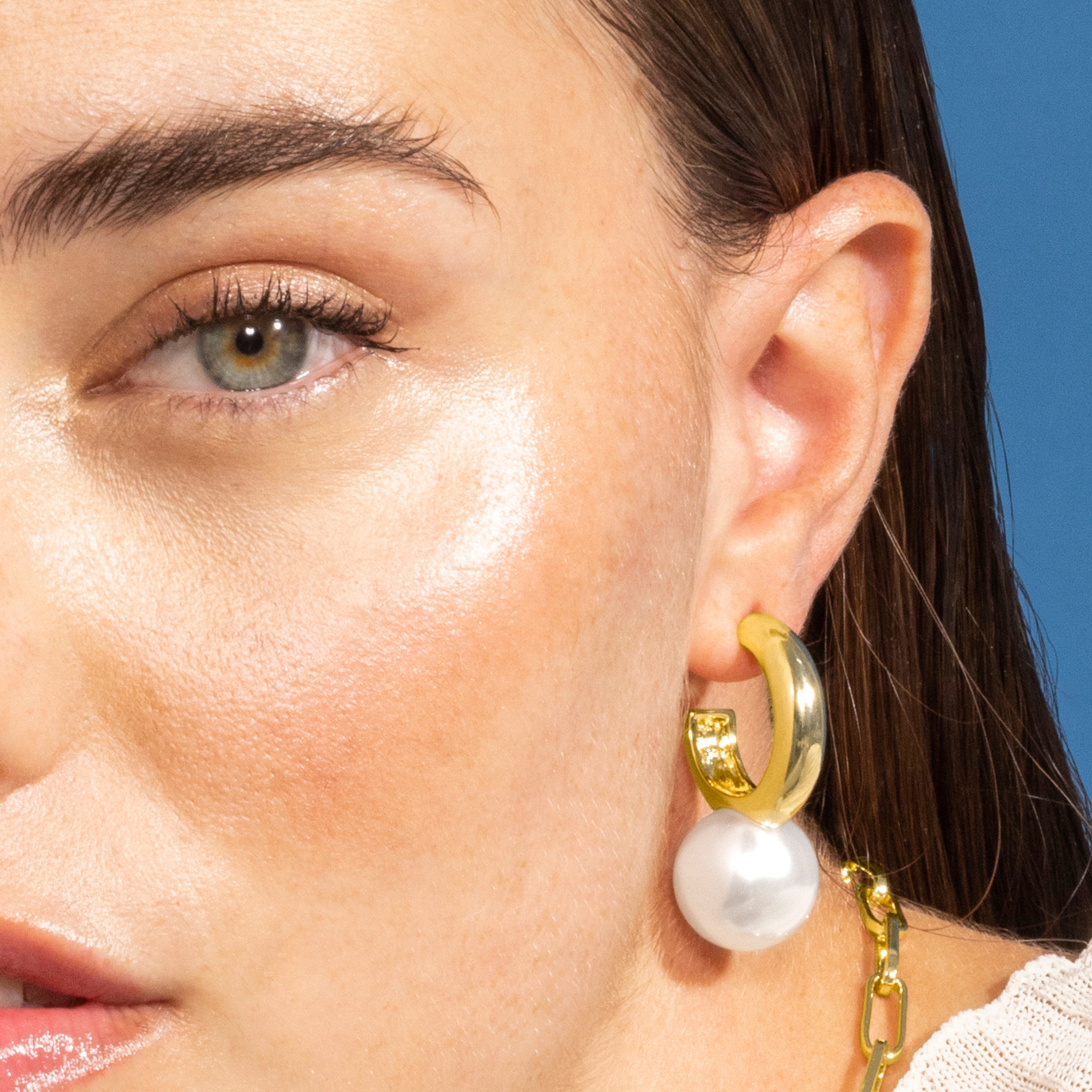 Pendientes de Perla Blanca acabados en oro amarillo 18K - Nesh